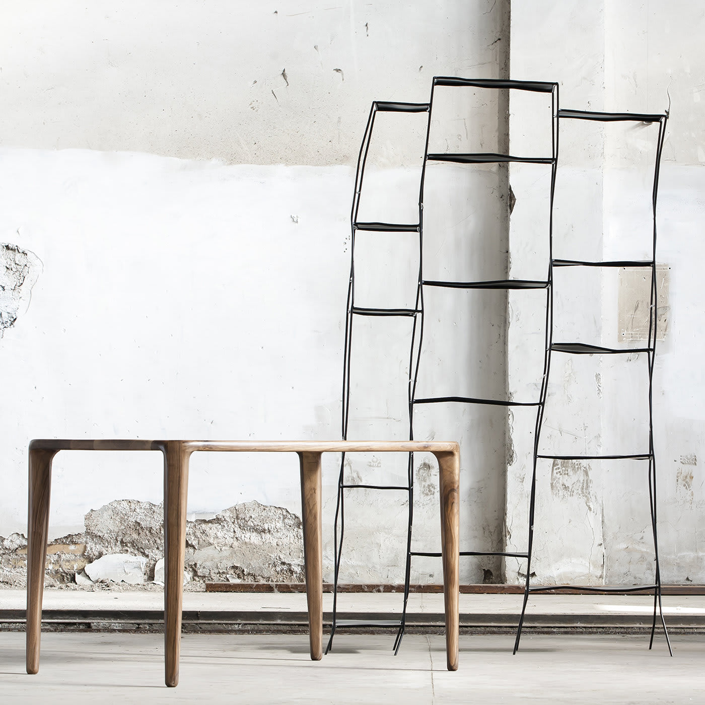 S Bookshelf gia sach Tommaso Garavini do noi that dieu khac