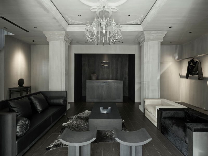 Cửa hàng Cozy Worldwide - Gothic thi vị trong hình hài thô mộc - NIZE