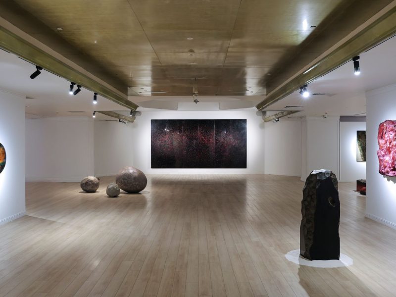 Triển lãm Dưới lớp thời gian: Hành trình đưa sơn mài vào không gian điêu khắc