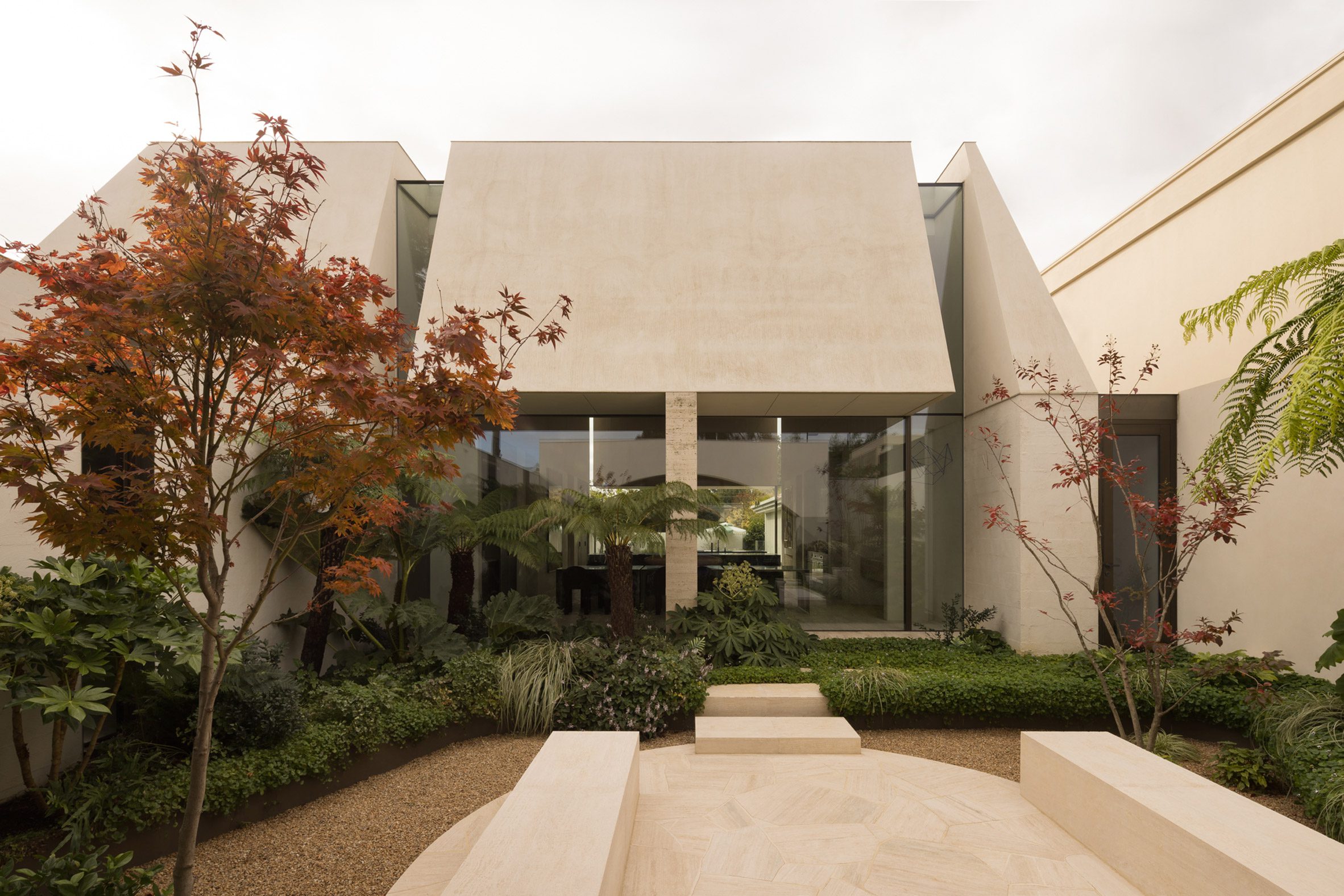 Hawthorn Melbourne nha san vuon Temple House J Kidman Architecture Golden Studio Tali Roth