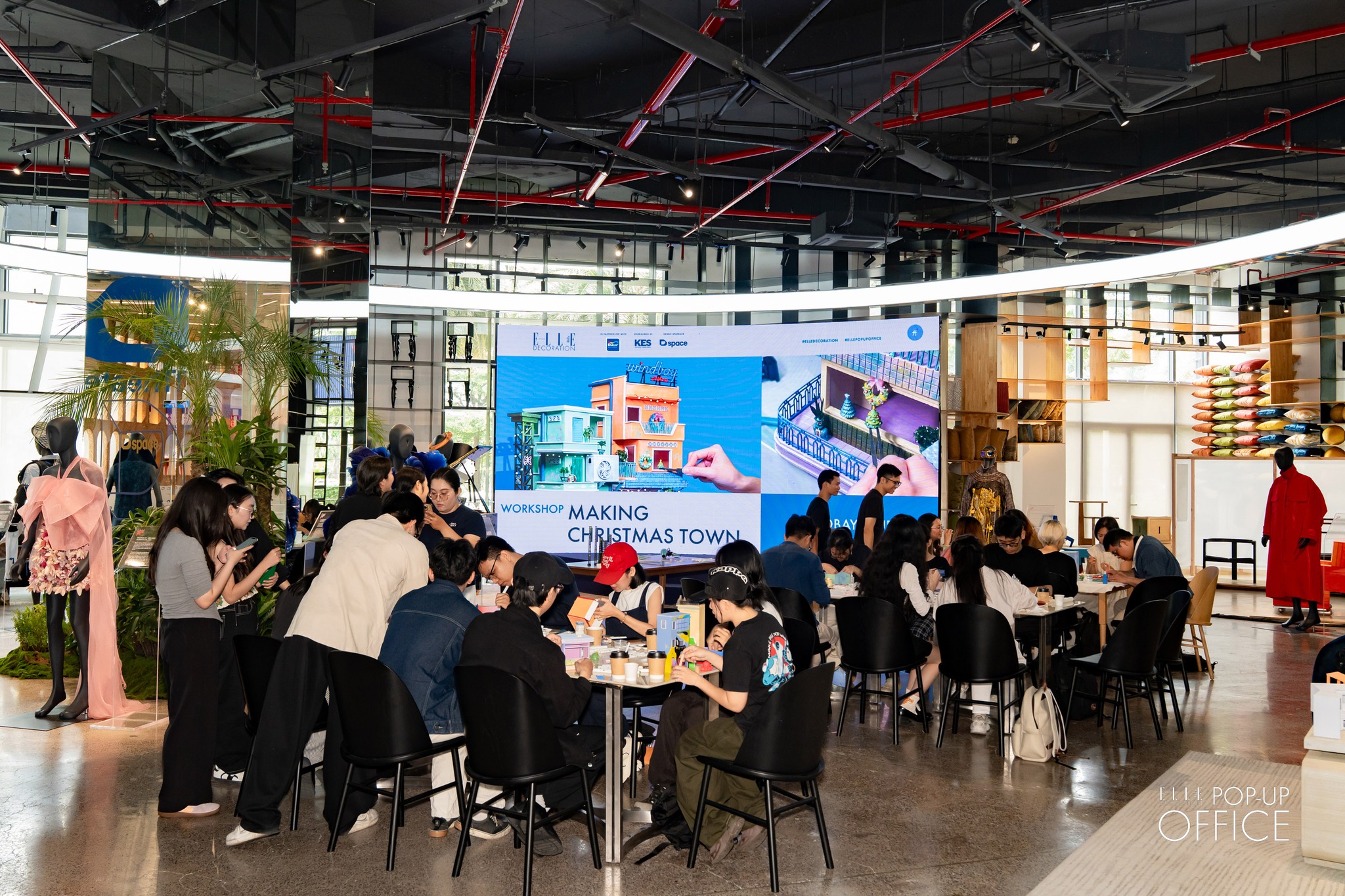 pop up office mua bon elle decoration dulux dspace windbay studio