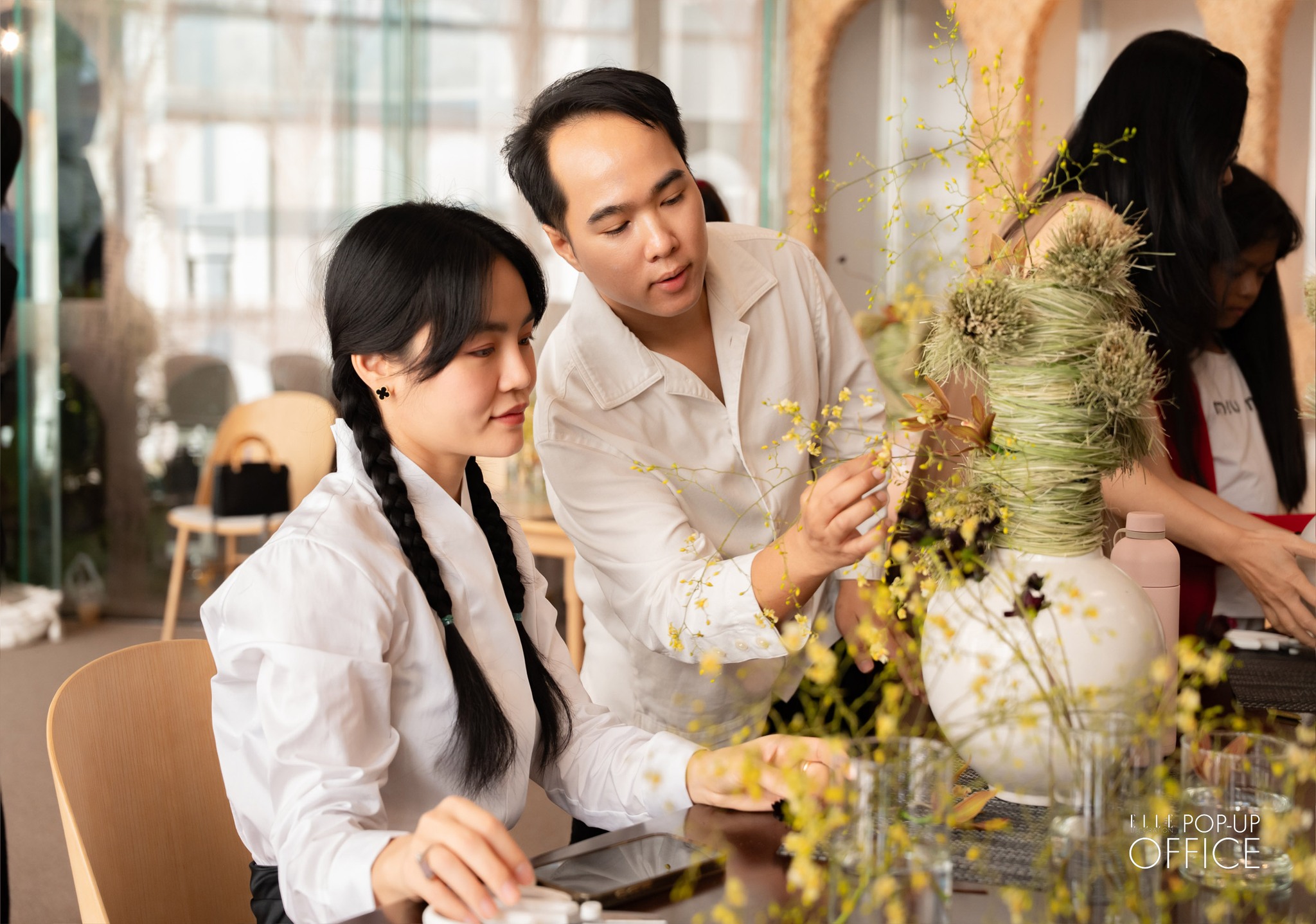 pop up office mua bon elle decoration dulux dspace cam hoa vy nguyen