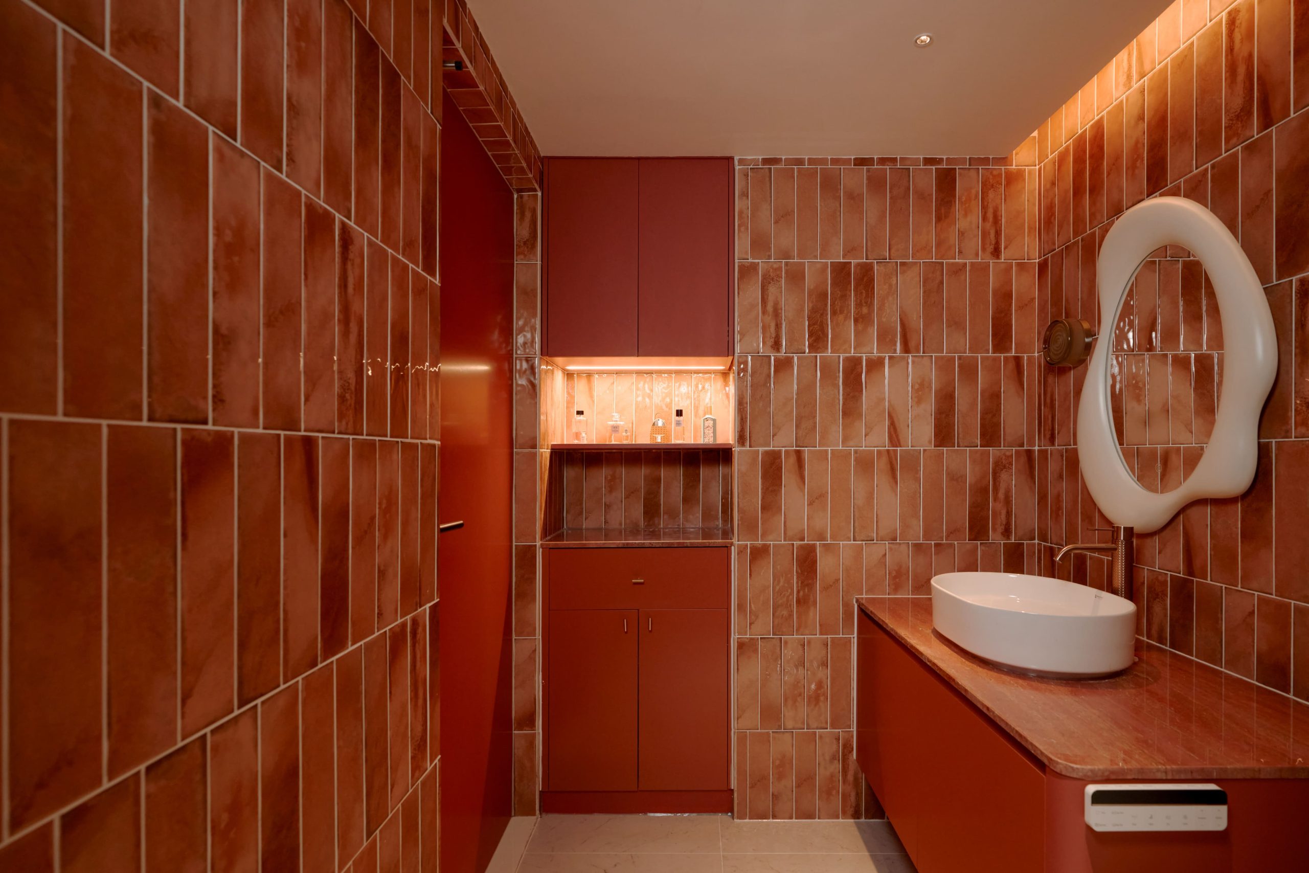 can ho gac lung The Galleria thu thiem phong tam gach mosaic cam dat