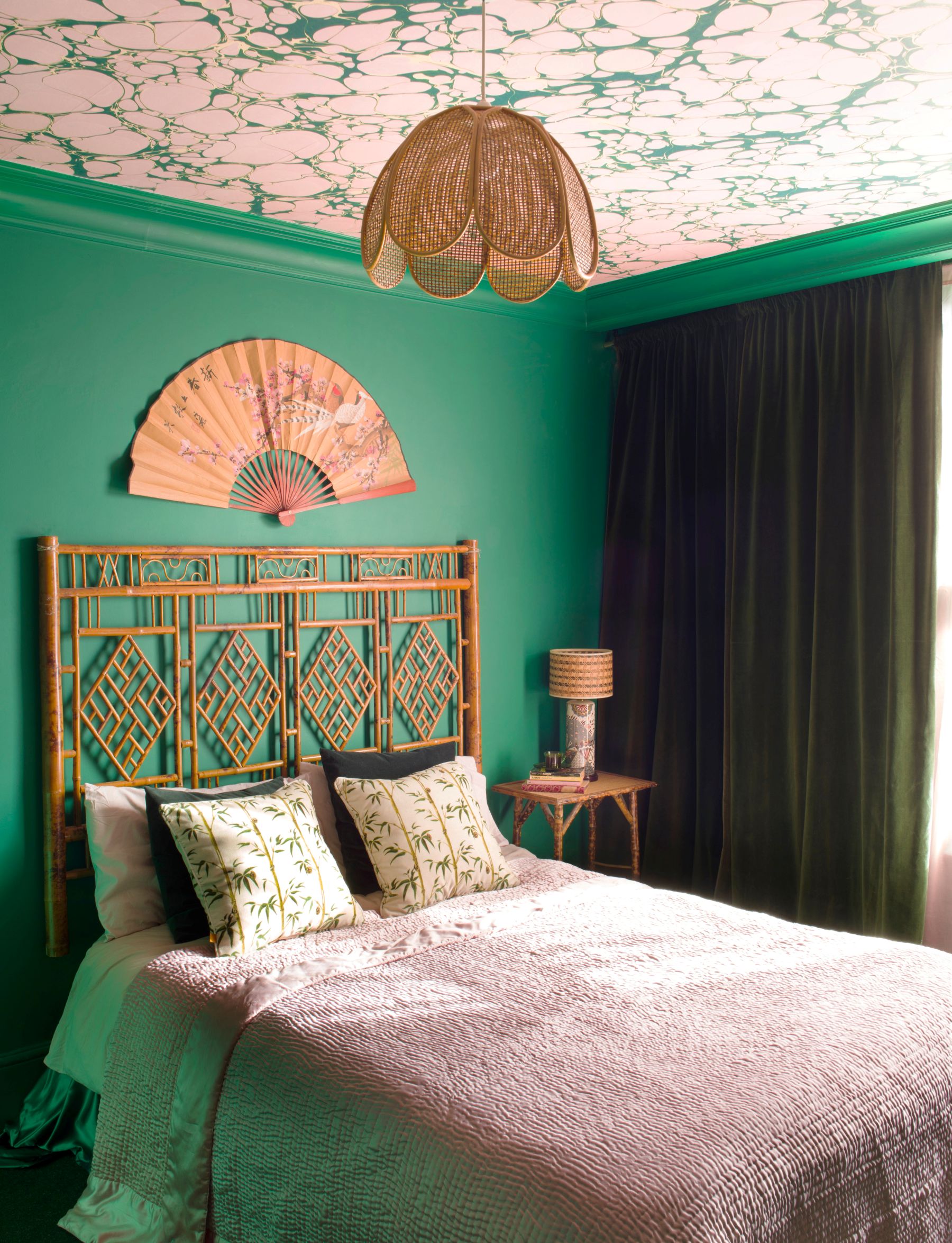 thiet ke phong ngu tran nha a dong giuong tre