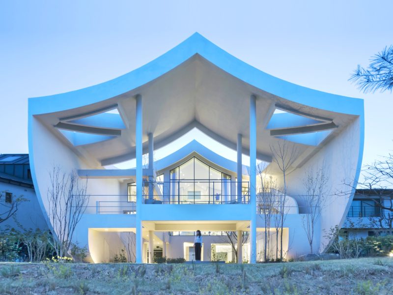 Biệt thự HO-UN: Đường cong di sản trong thiết kế đương đại