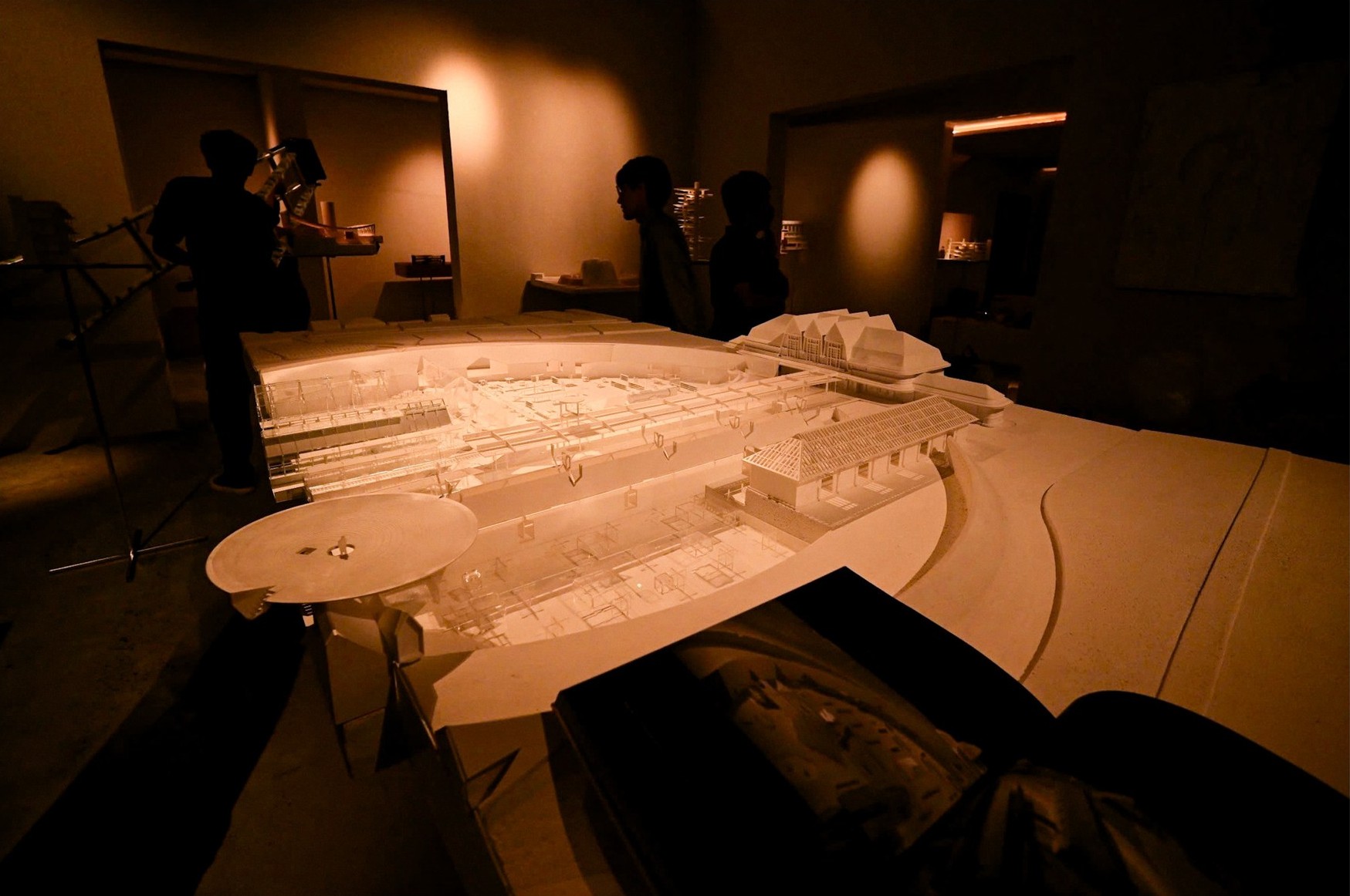 khoa vu trien lam kien truc suong mu grayscale mo hinh