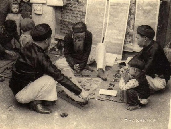 thu phap quan lai nho hoc xin chu ngay tet