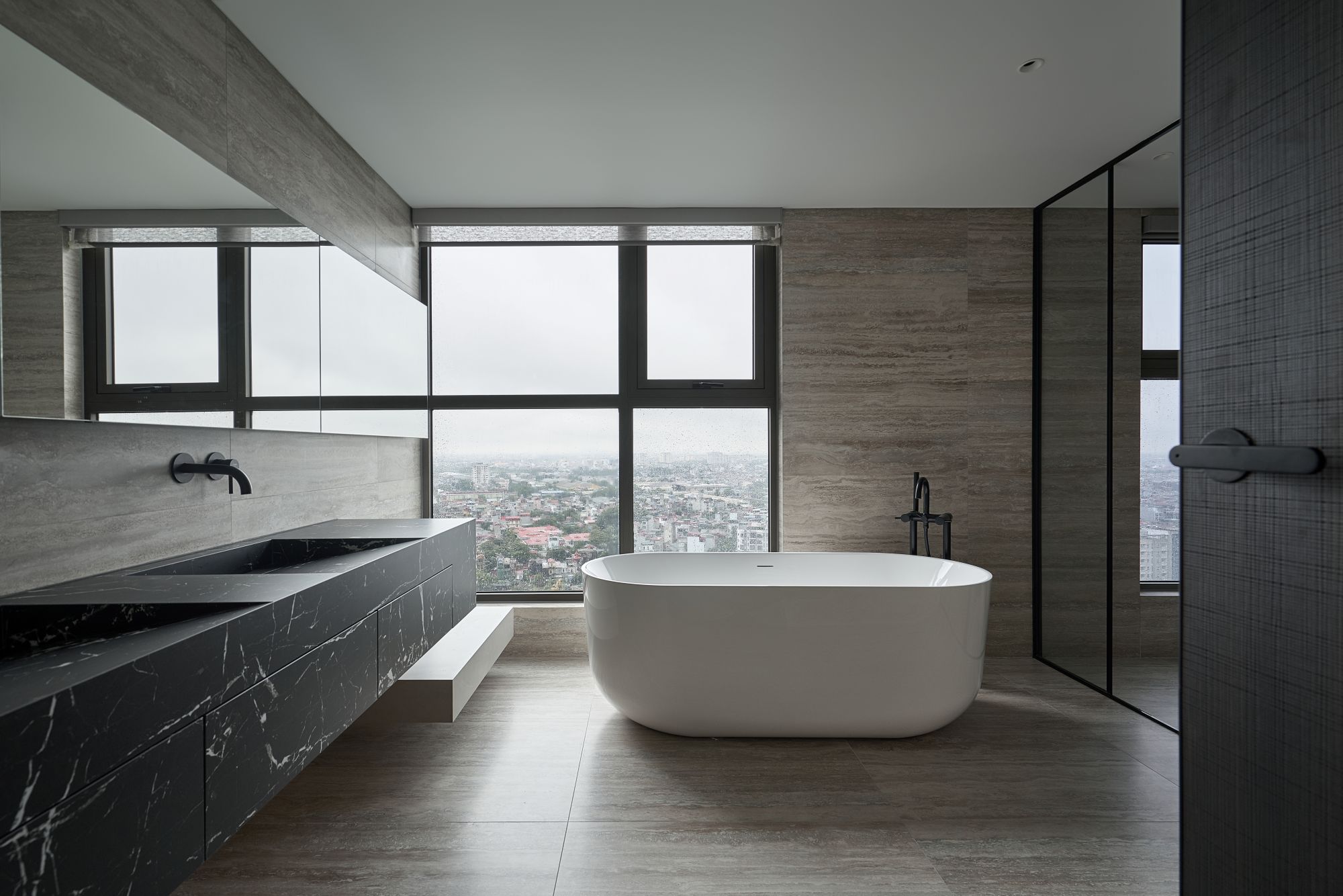 noi that phong tam da cam thach travertine