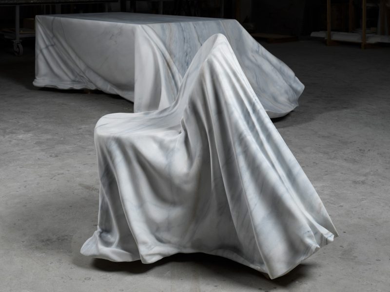 Ghế đá: Sự biến hóa giàu tính nghệ thuật của vật liệu thô mộc