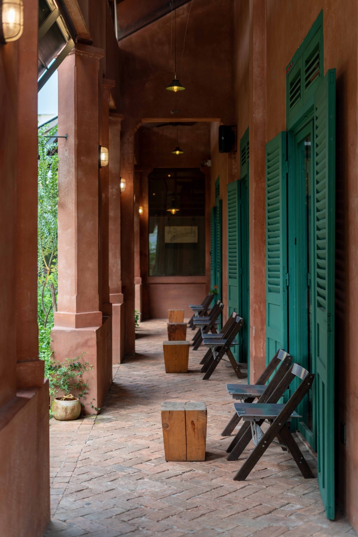 San Ga Cafe & Dining dia diem trai nghiem