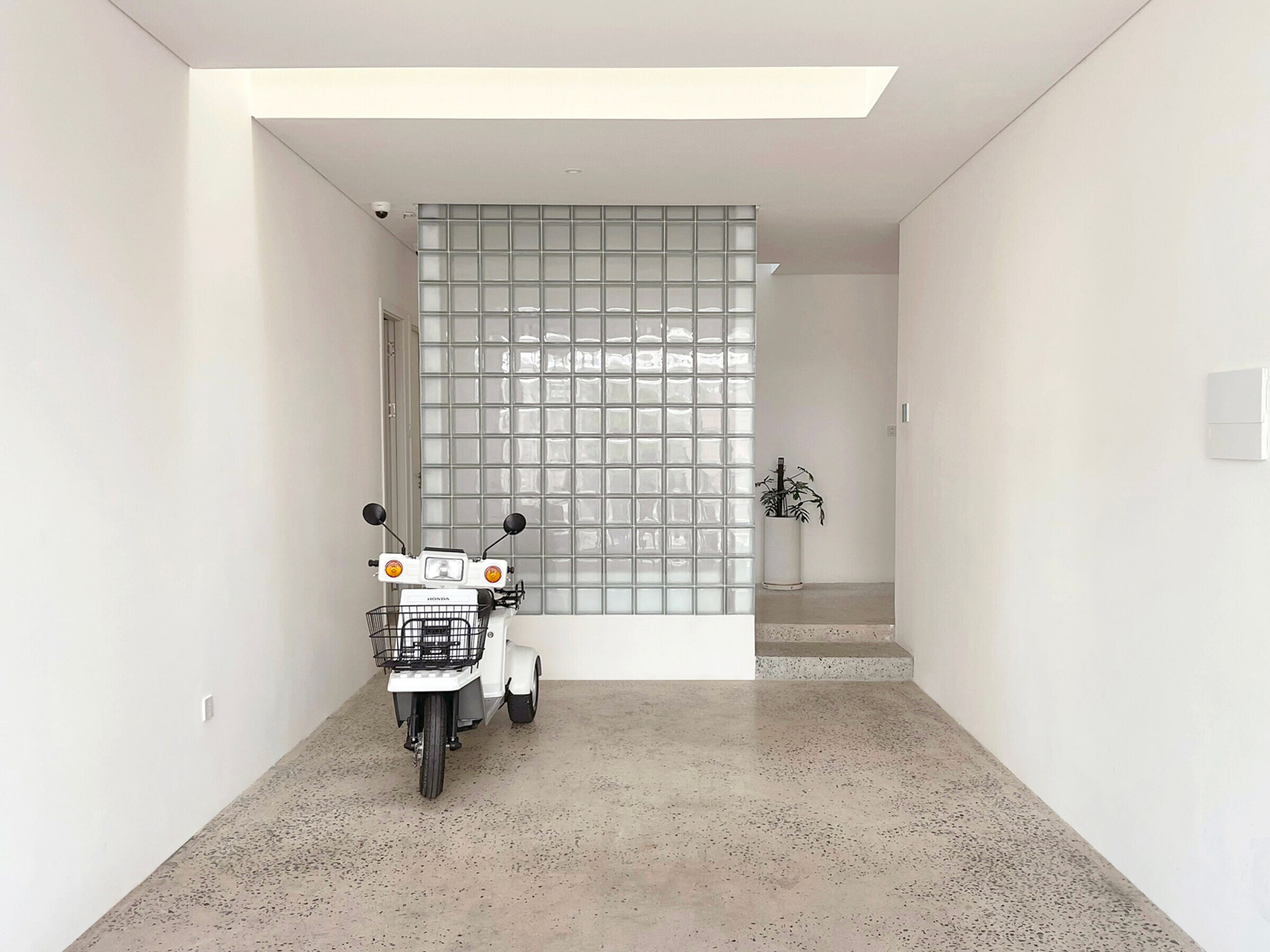 gach kinh toi gian home n café aha.studio.arc