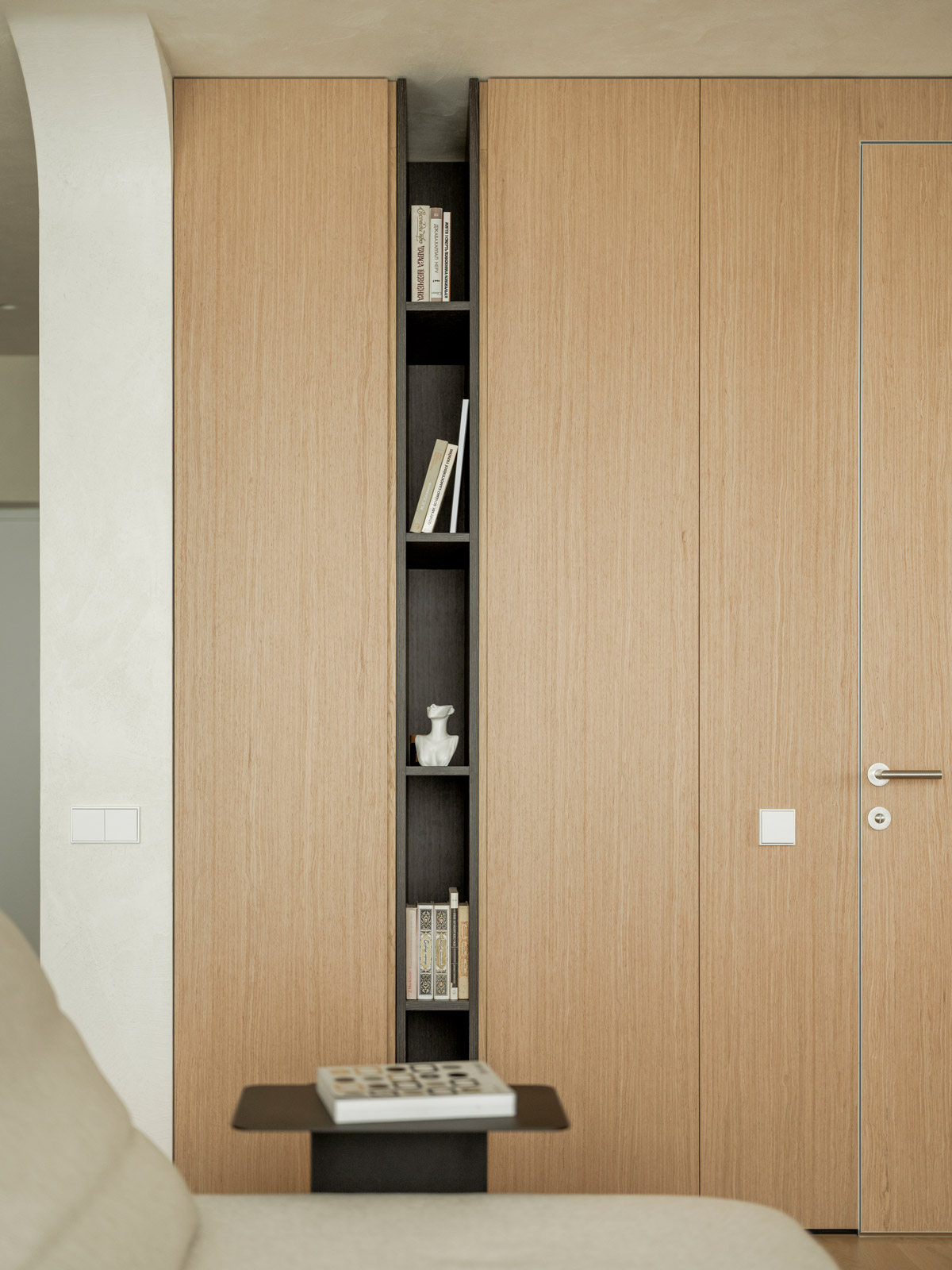 Back Home Apartment noi that phong khach tu go Yaro Bureau