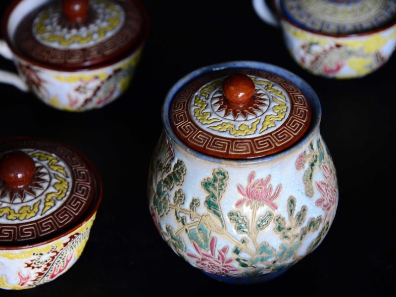 Hoa văn của đất: Nghệ thuật trang trí trên gốm truyền thống Việt