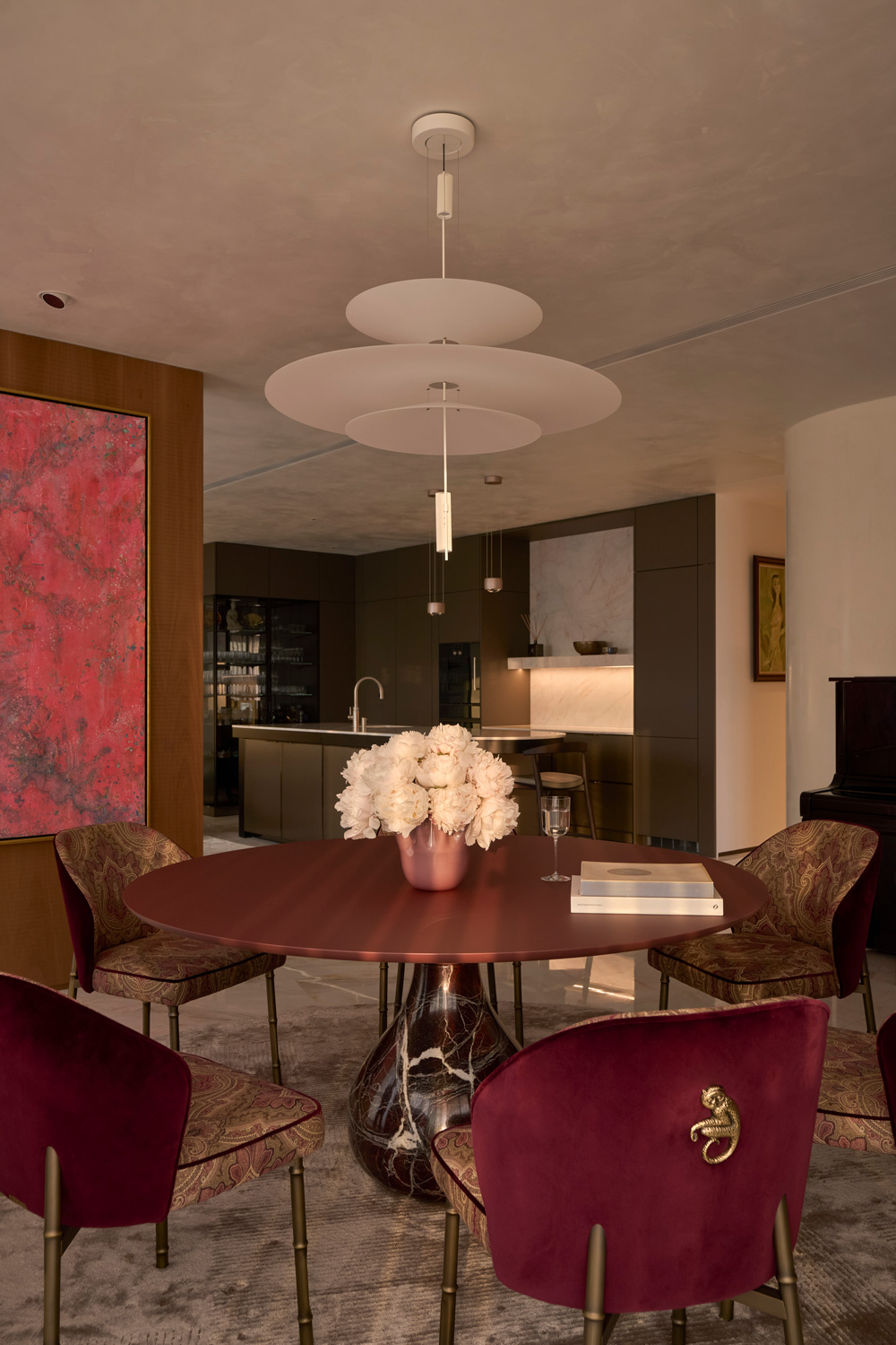 can ho ban an chau tran noi that aqua roche bobois