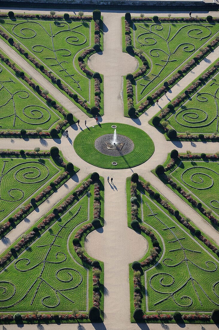 French formal garden Jardin à la française André Le Nôtre Vaux-le-Vicomte