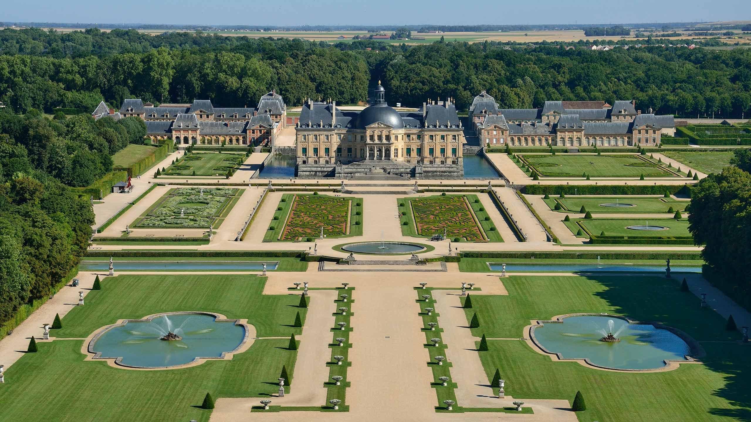 French formal garden Jardin à la française André Le Nôtre Vaux-le-Vicomte