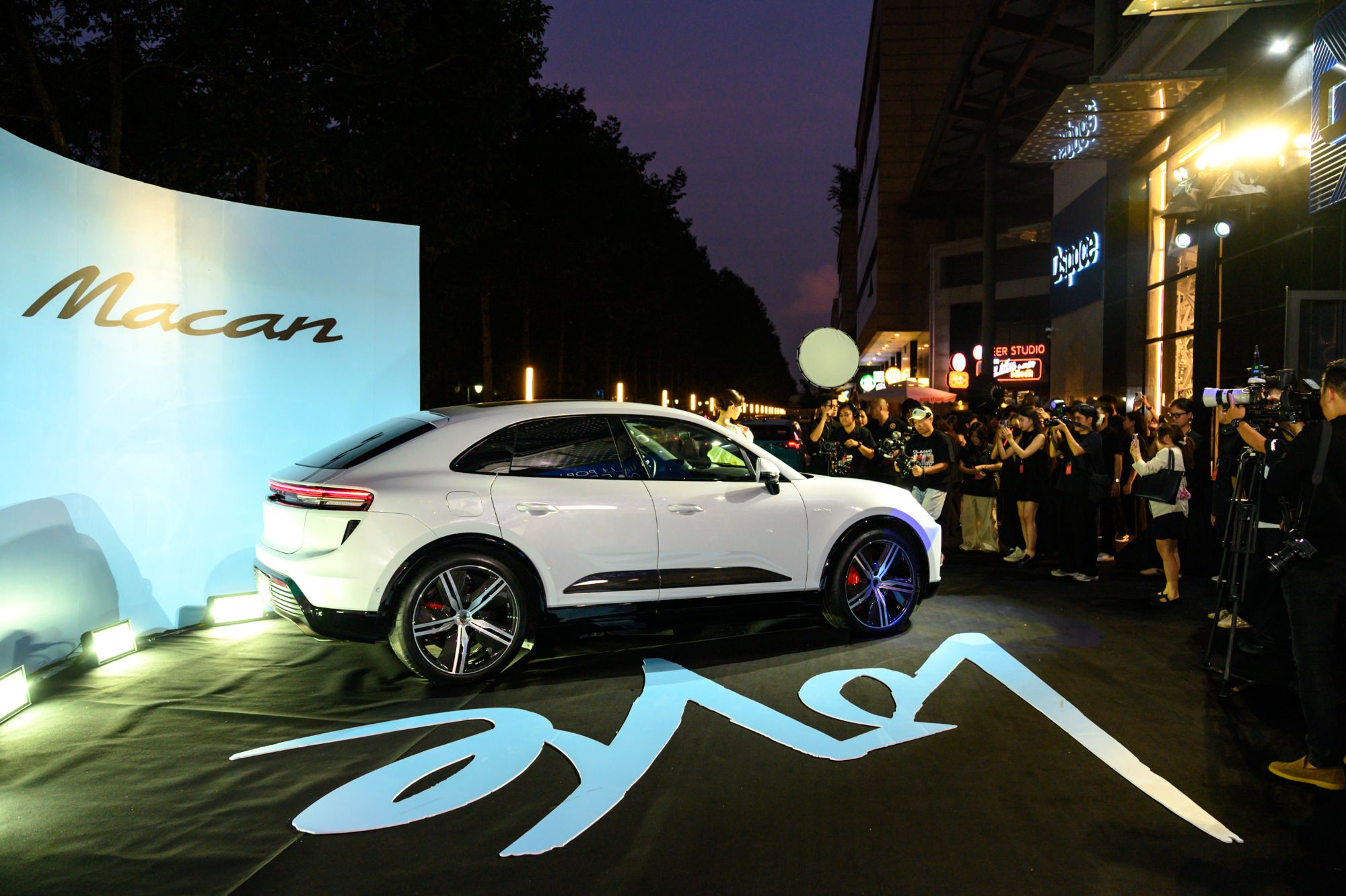 porsche macan elle design show 2025 tham do