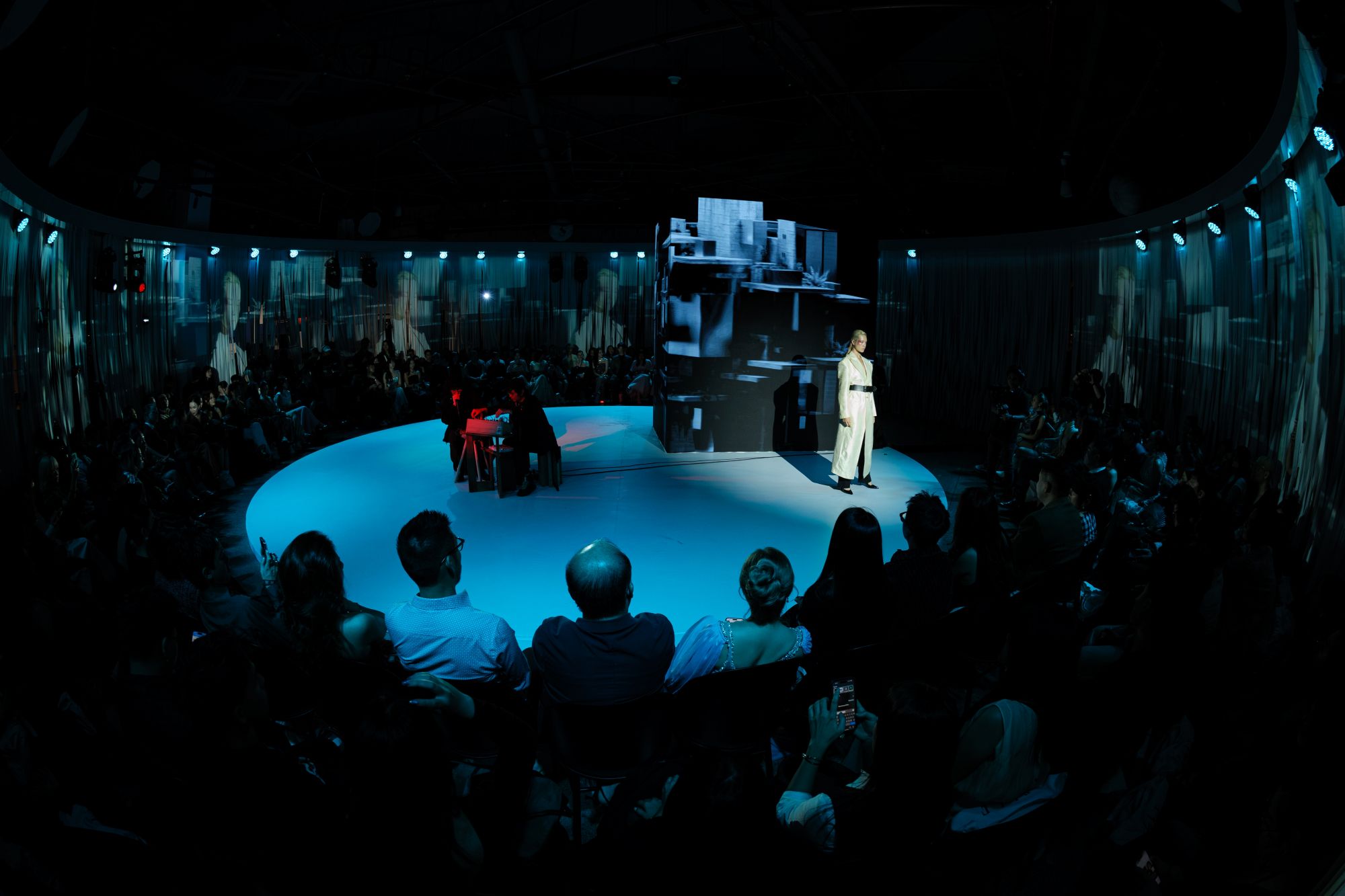 elle design show 2025 san dien thoi trang