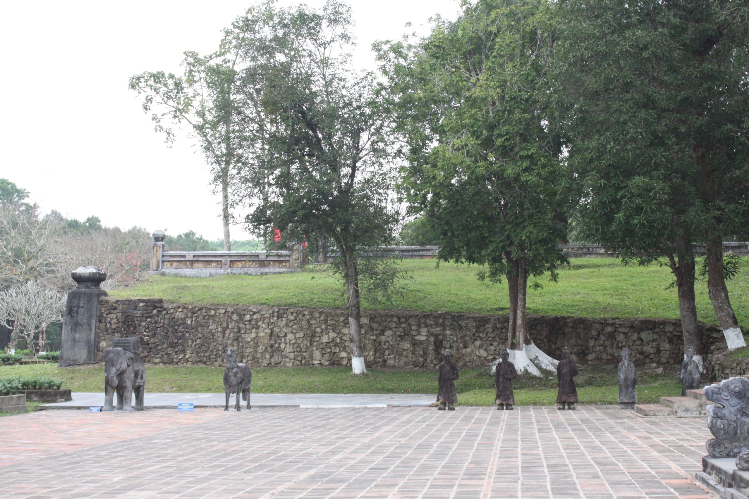 lang thien tho the to cao hoang de gia long thua thien cao hoang hau thuan thien cao hoang hau hoang de minh mang