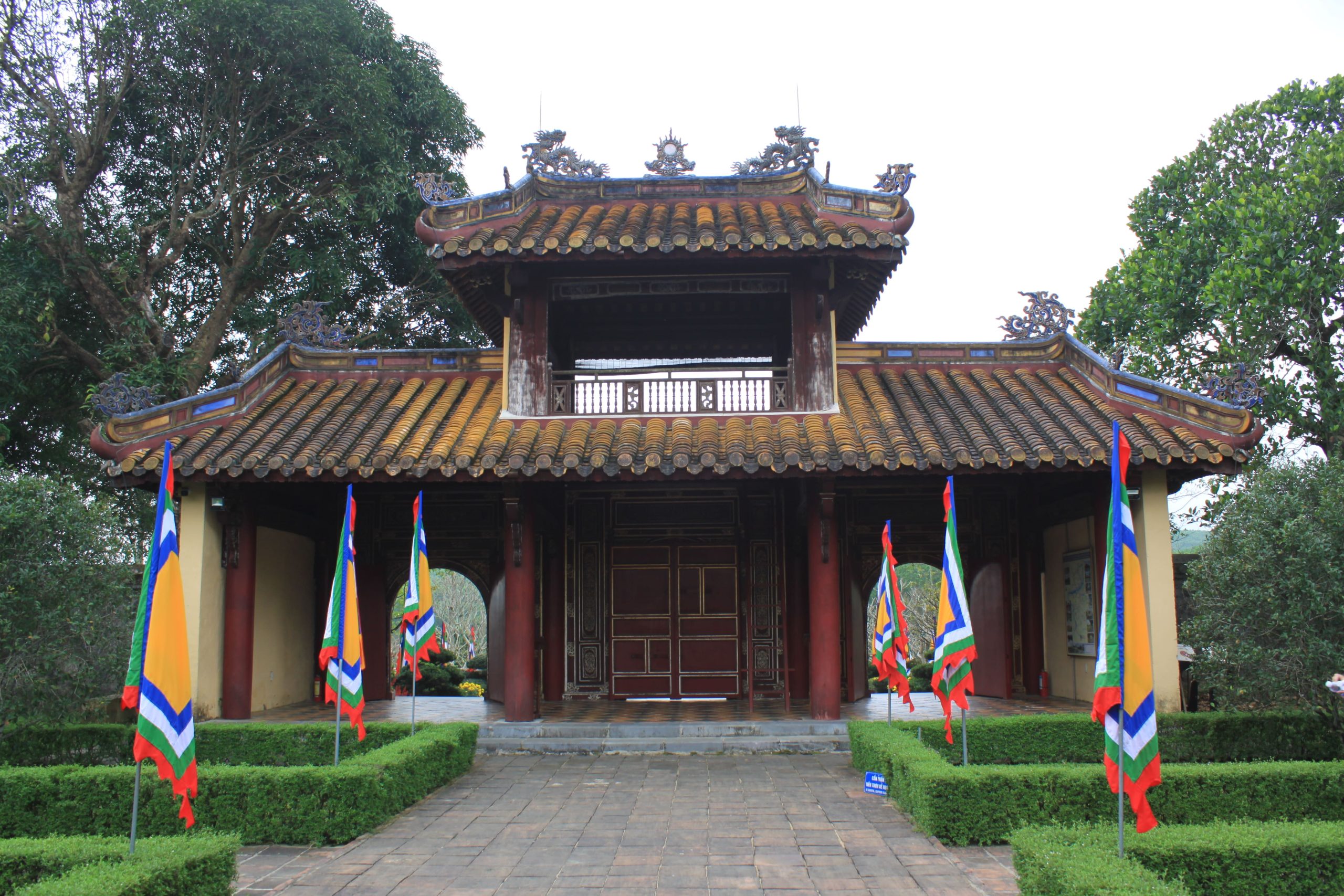 lang thien tho the to cao hoang de gia long thua thien cao hoang hau thuan thien cao hoang hau hoang de minh mang