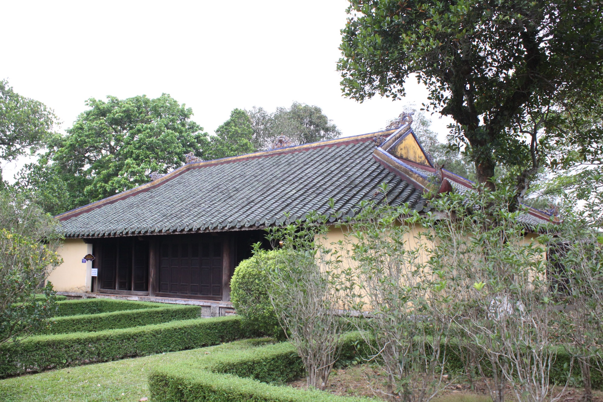 lang thien tho the to cao hoang de gia long thua thien cao hoang hau thuan thien cao hoang hau hoang de minh mang