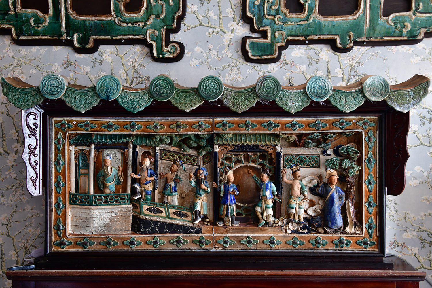 hoa van gom bau truc chu dau bat trang cay mai lai thieu bien hoa