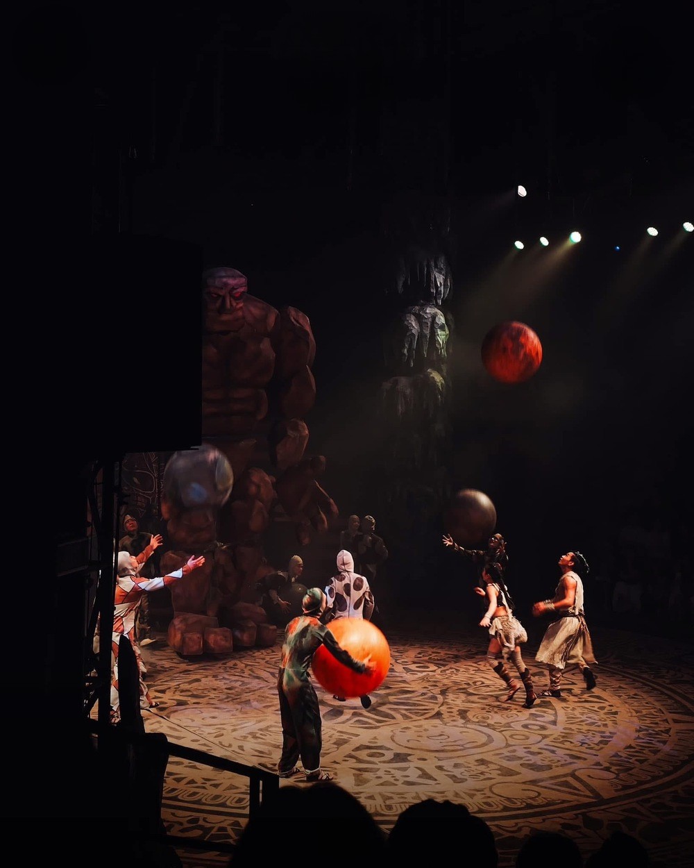 Corteo Luzia Cirque du Soleil Le Rêve The Dream Franco Dragone Traces Les 7 Doigts de la Main Knitting Peace Cirkus Cirkör vung dat ky bi cong vien gia dinh lang toi my village lune production