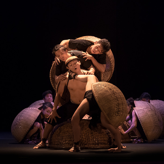 Corteo Luzia Cirque du Soleil Le Rêve The Dream Franco Dragone Traces Les 7 Doigts de la Main Knitting Peace Cirkus Cirkör vung dat ky bi cong vien gia dinh lang toi my village lune production