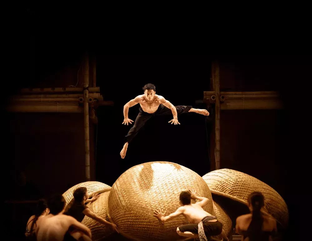 xiec duong dai Corteo Luzia Cirque du Soleil Le Rêve The Dream Franco Dragone Traces Les 7 Doigts de la Main Knitting Peace Cirkus Cirkör vung dat ky bi cong vien gia dinh lang toi my village lune production