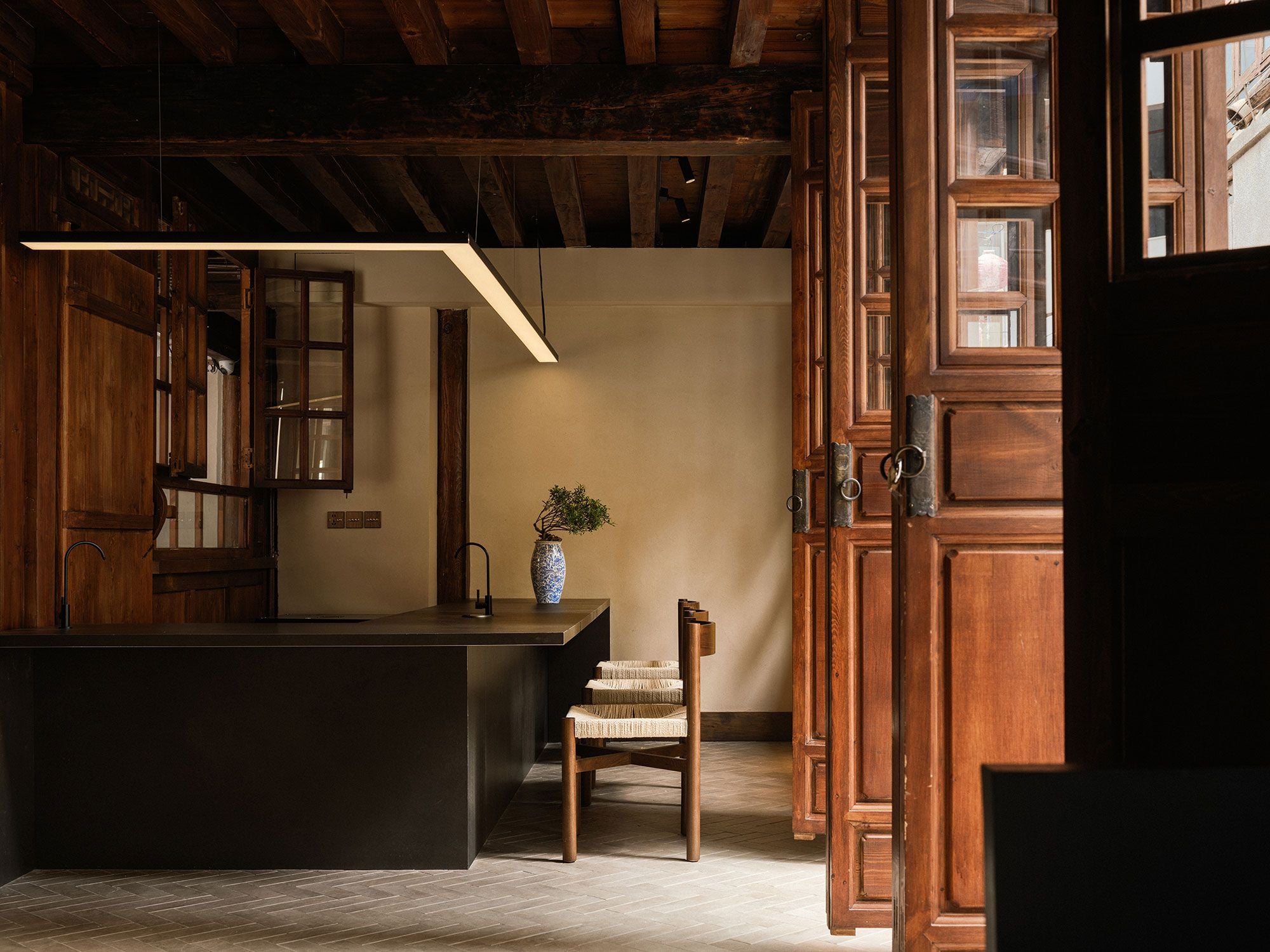 quan cafe daguan kien truc trung quoc tu hop vien cai tao