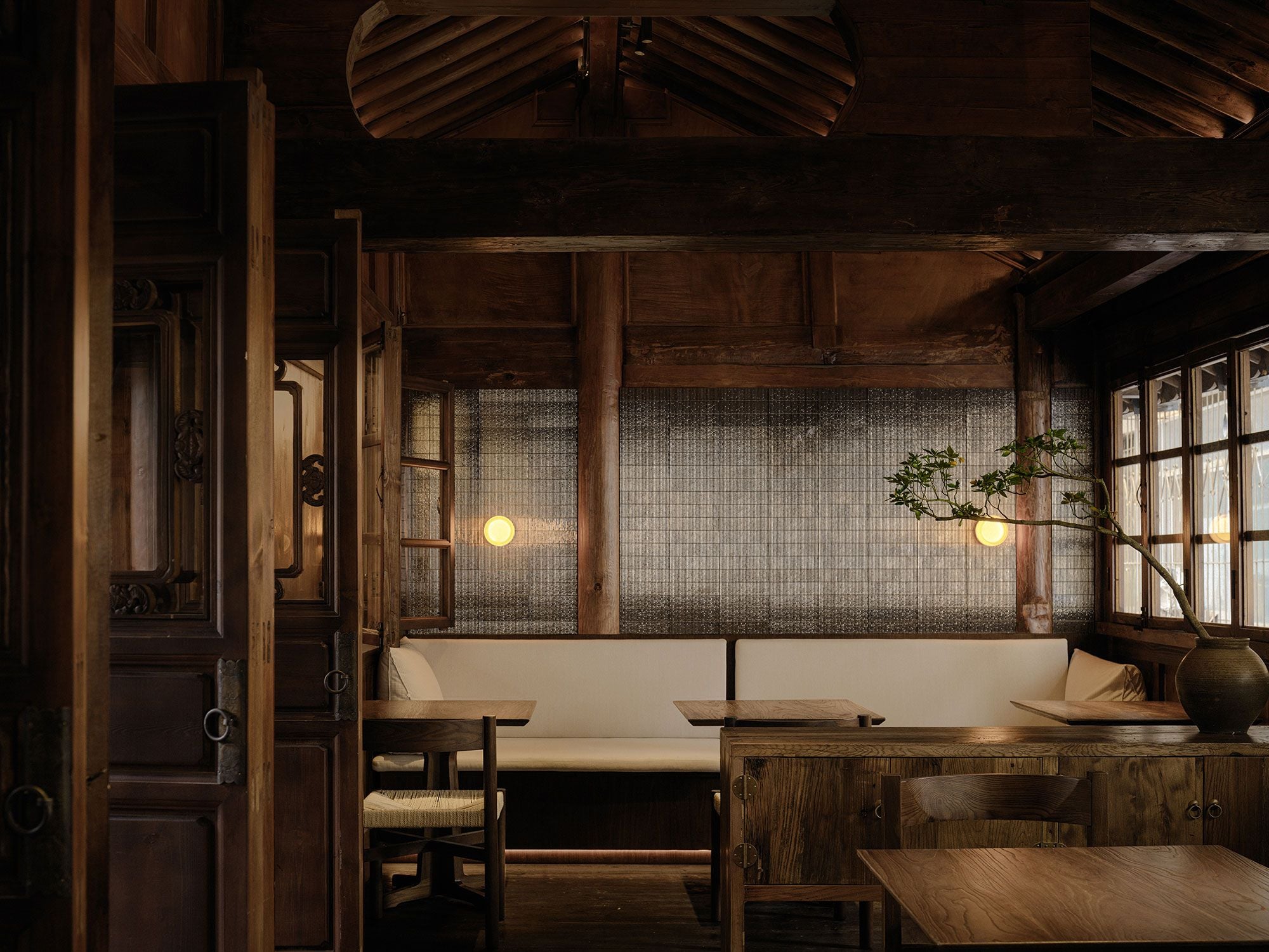 quan cafe daguan kien truc trung quoc tu hop vien cai tao