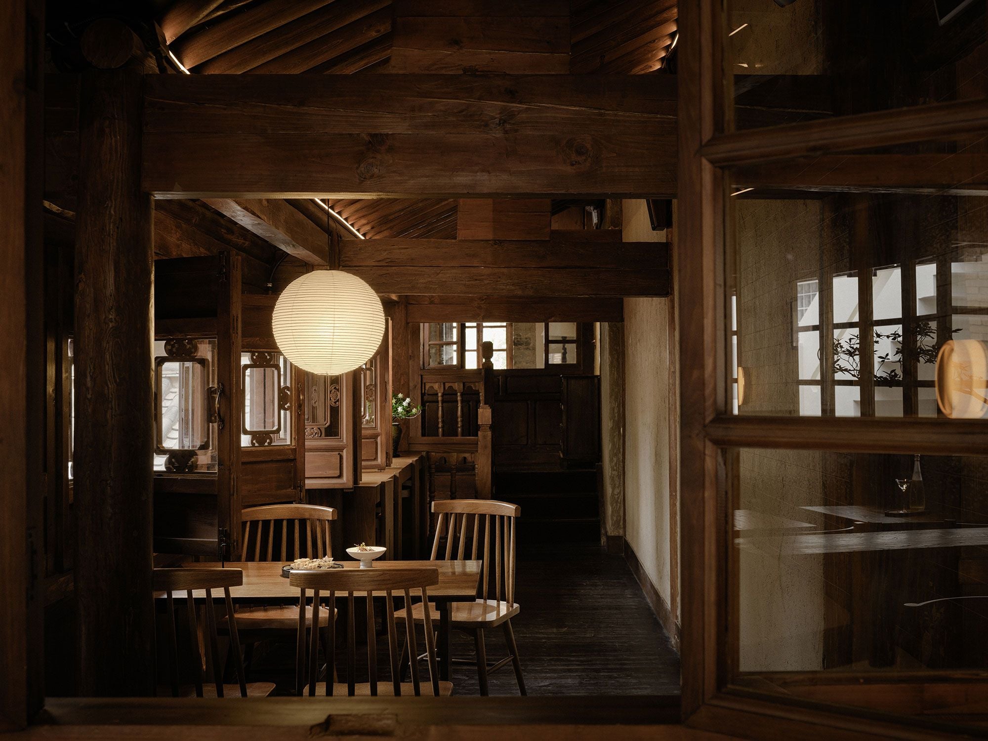 quan cafe kien truc trung quoc tu hop vien cai tao