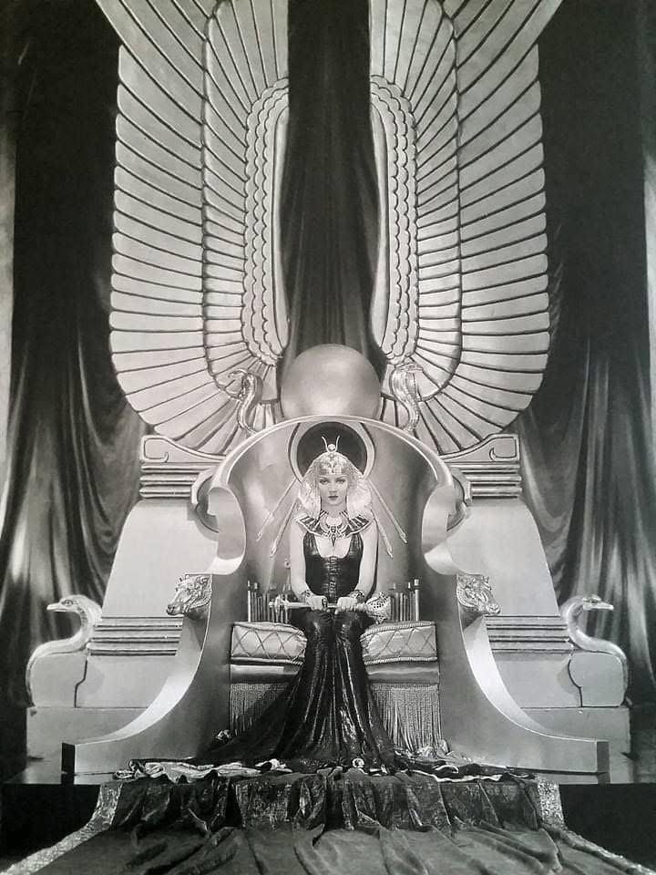 Egyptian Revival in Art Deco phong cach phuc hung ai cap