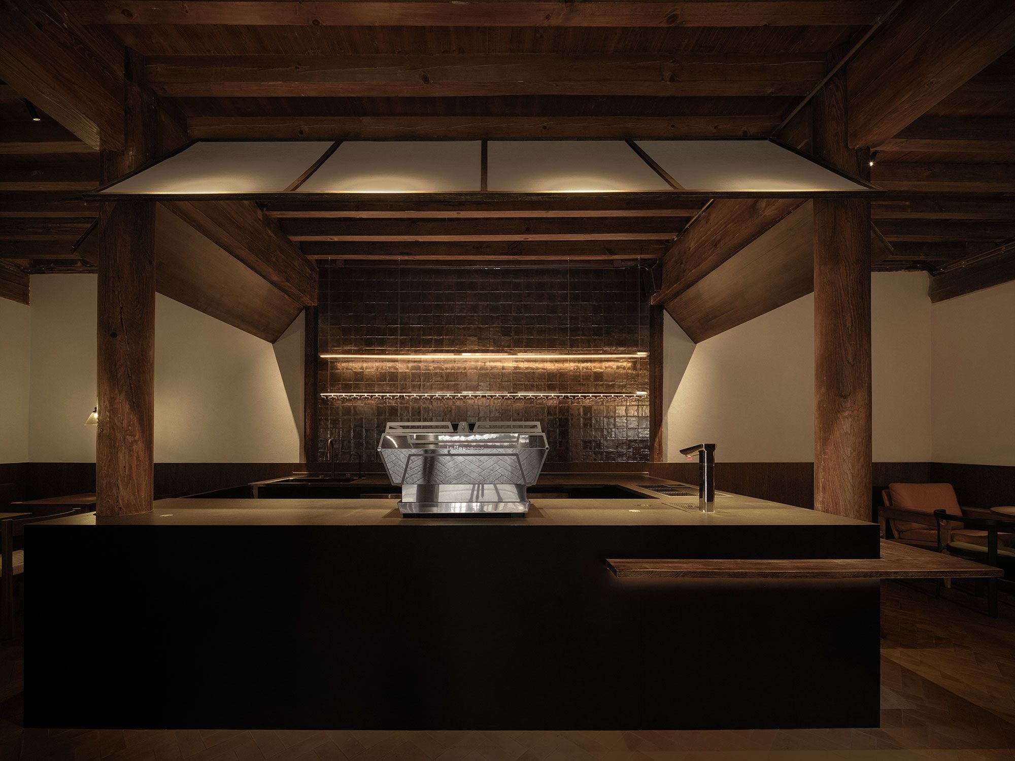 quan cafe daguan kien truc trung quoc tu hop vien cai tao