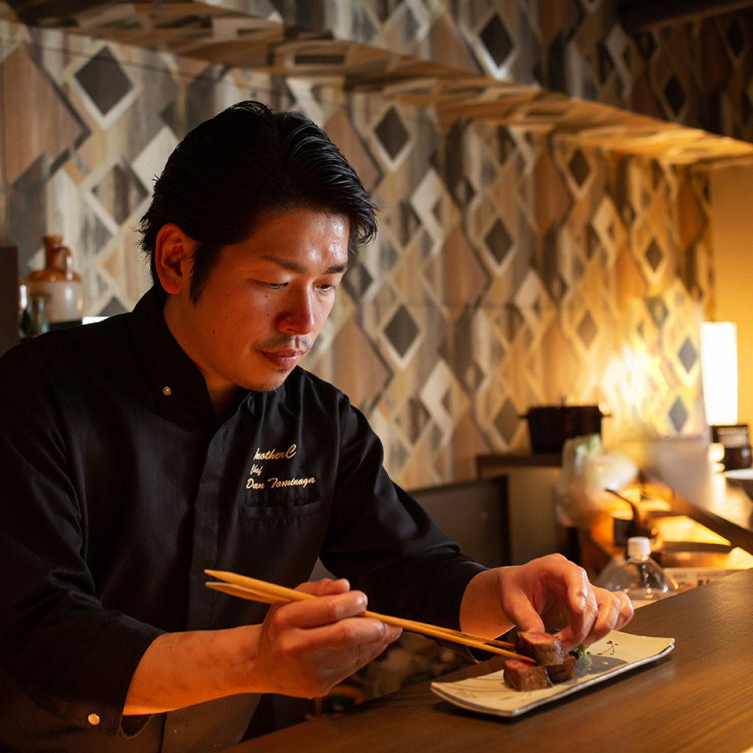 omm nha hang amanaki amina am thuc chef Dan Tominaga