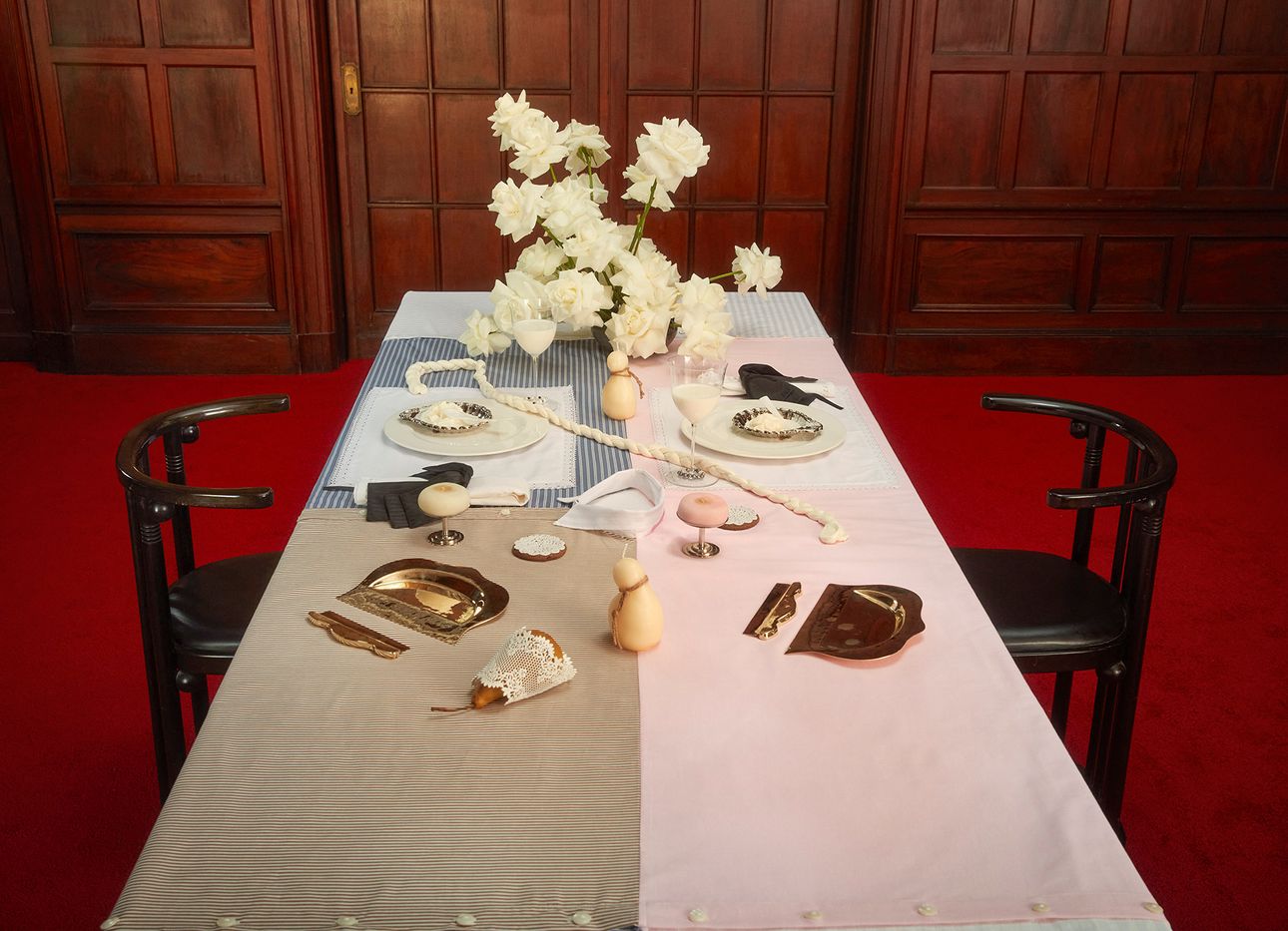 Nadia Gohar khan trai ban Gohar World so mi table cloth