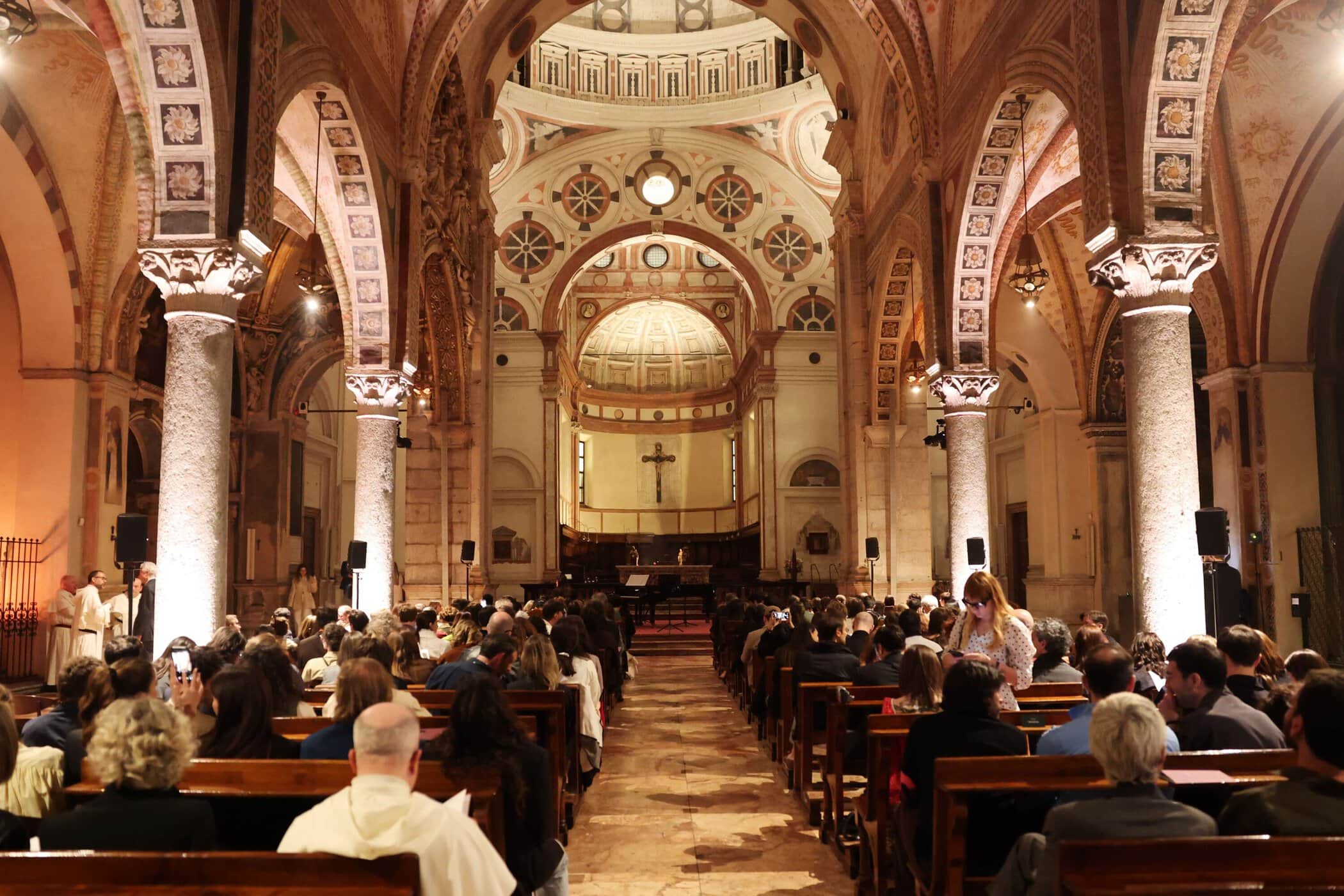 prada frames fourisalone 2026