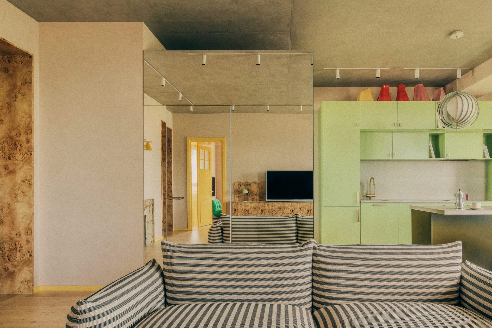 can ho almaty kazakhstan noi that tre trung