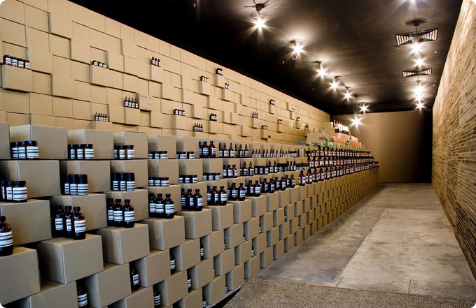 aesop Flinders Lane march studio tai su dung cardboard