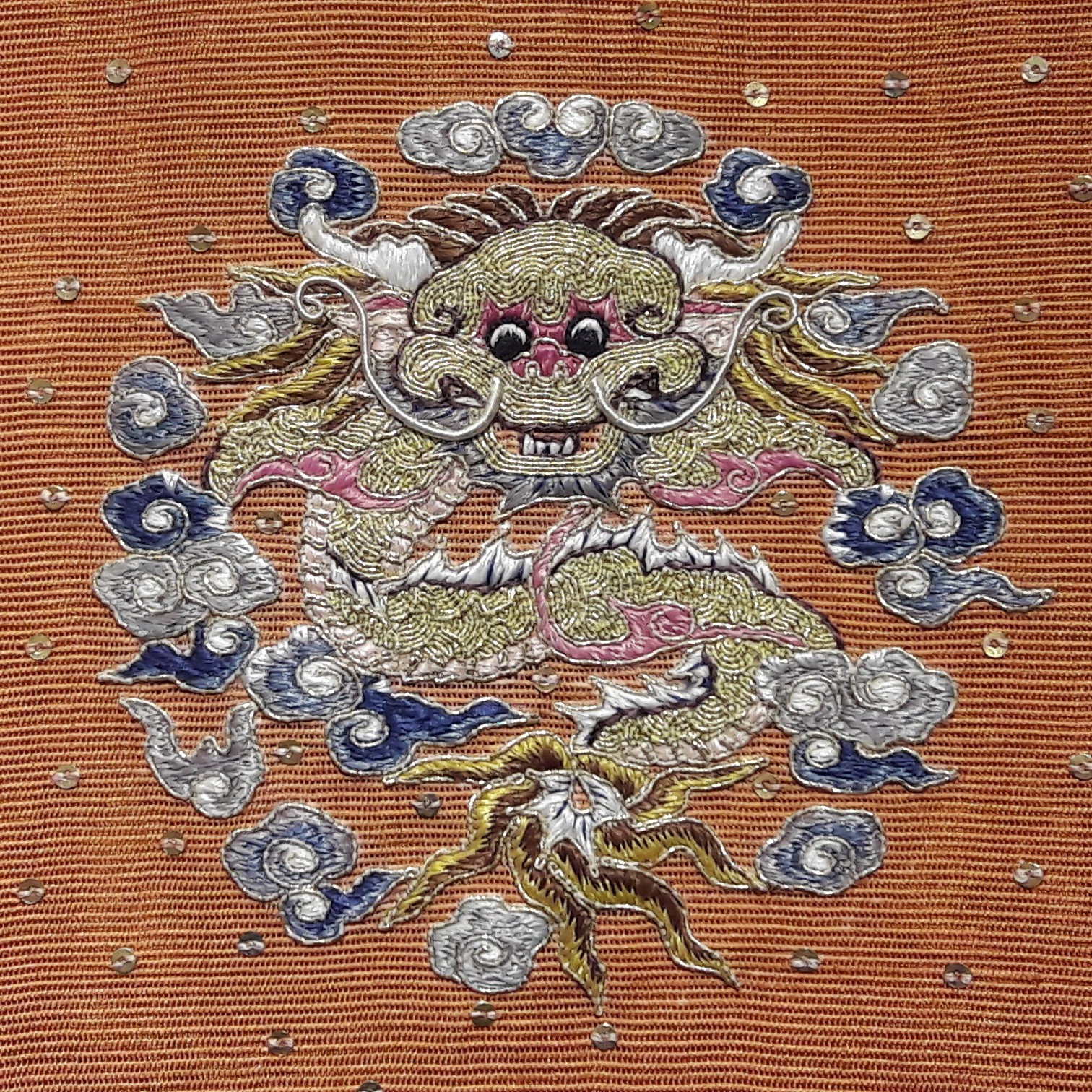 hoa tiet theu hoang bao co phuc trieu nguyen thu cong