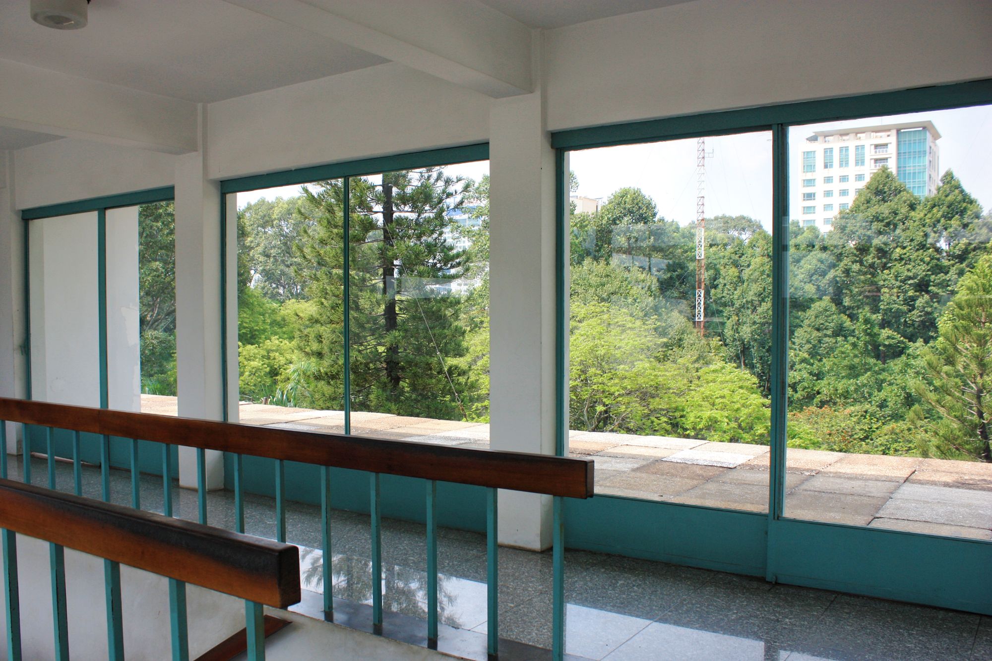 independent palace kien truc noi that