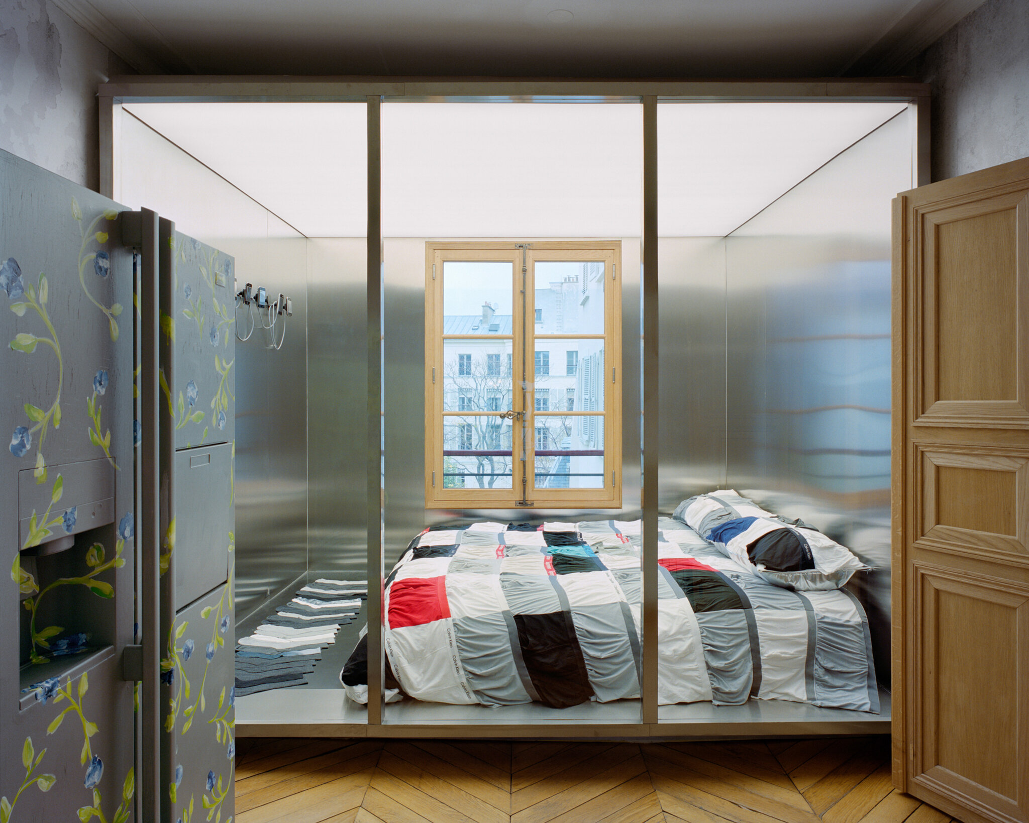 harry nuriev can ho paris sofa balenciaga tai che quan lot