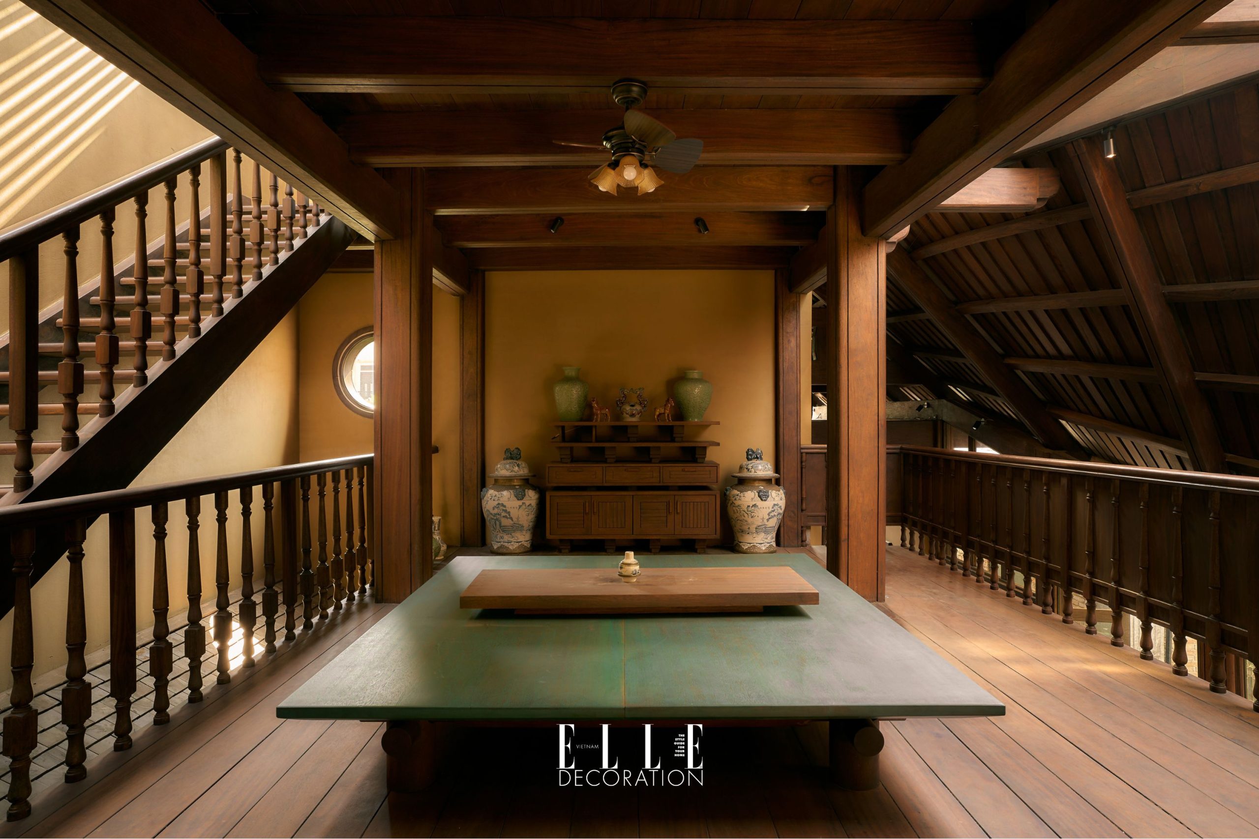 nha nam dinh con tien cau thang go dieu khac atelier tho a