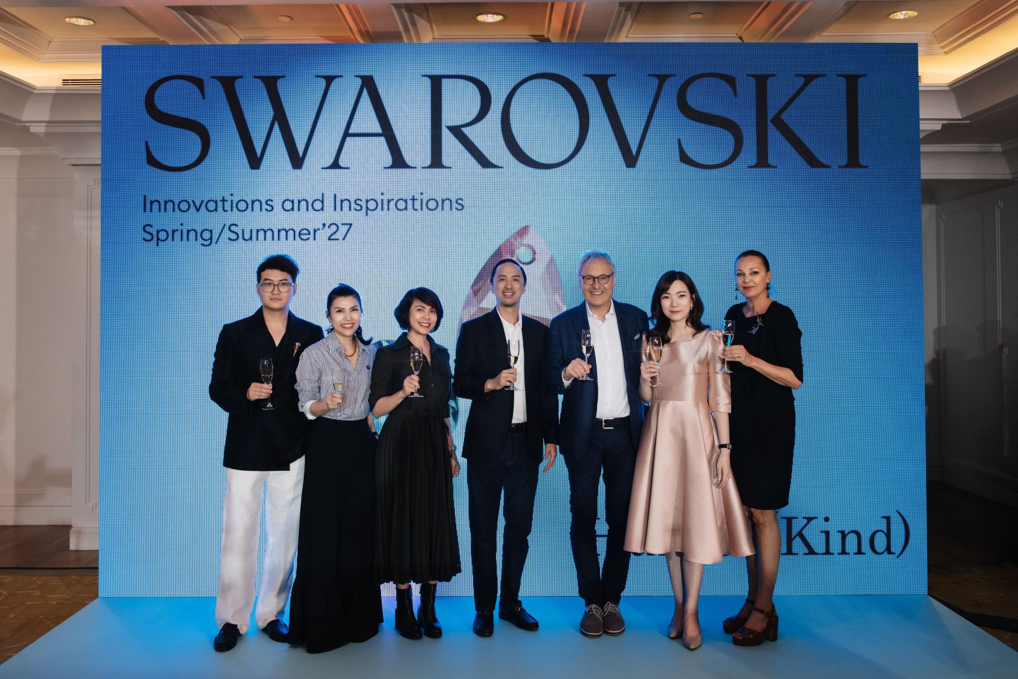 swarovski pha le acfc su kien humankind