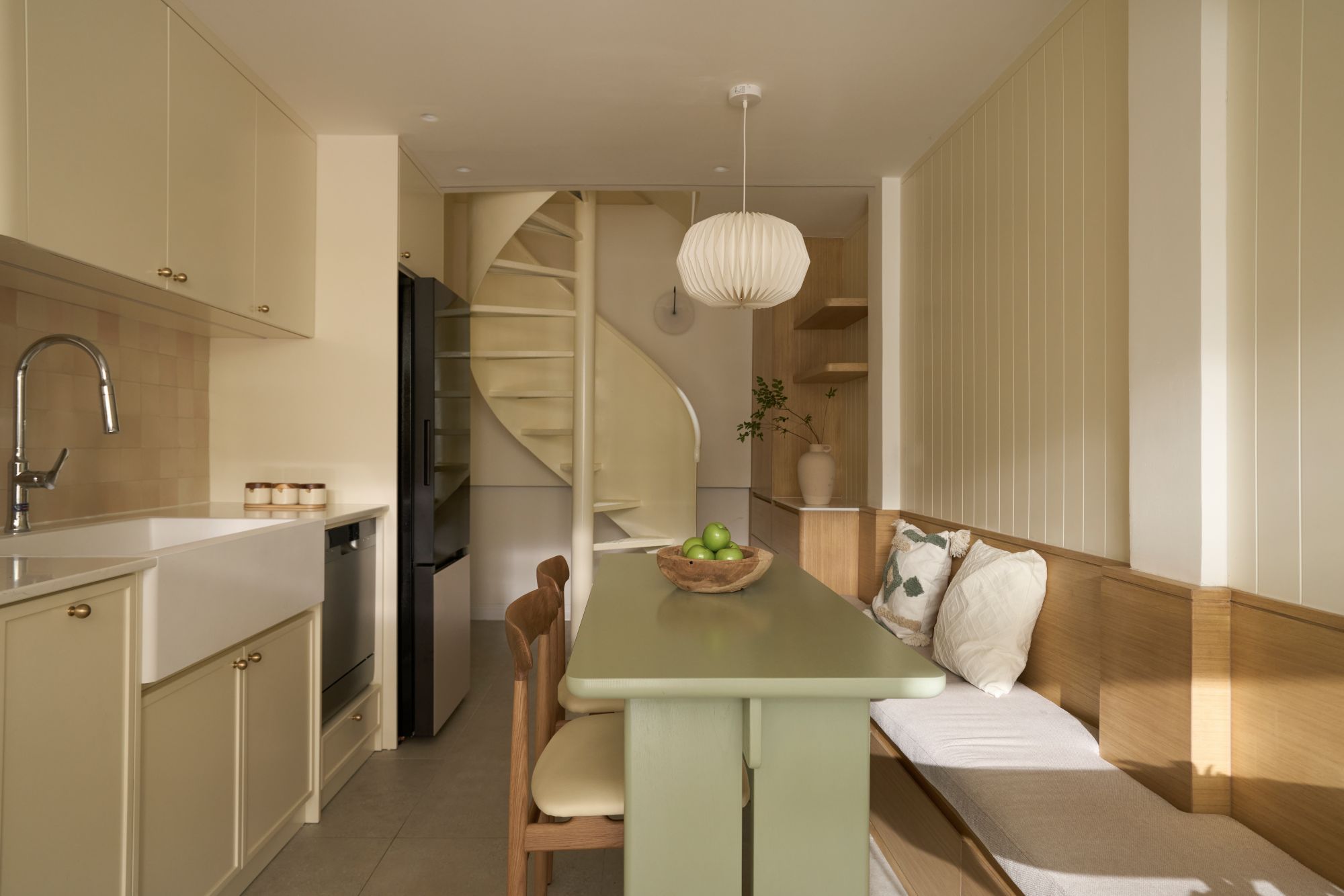 nha pho thanh thai vietline interior toi gian khong gian nho noi that phong khach