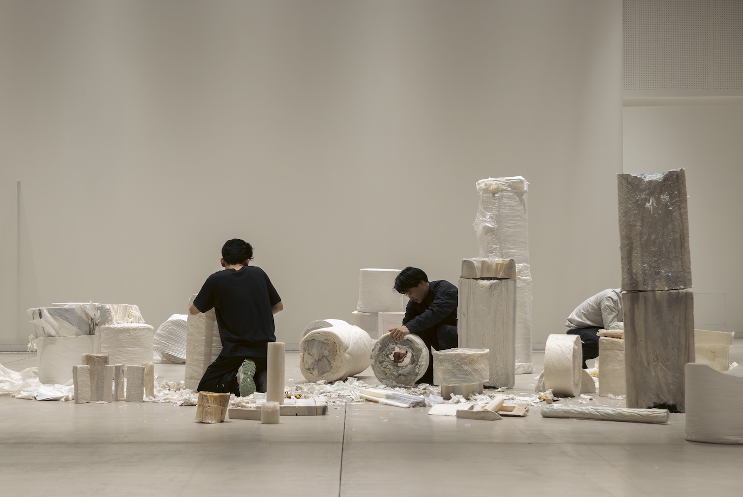 issey miyake The Paper Log Shell and Core do noi that giay dap pli Ensamble Studio