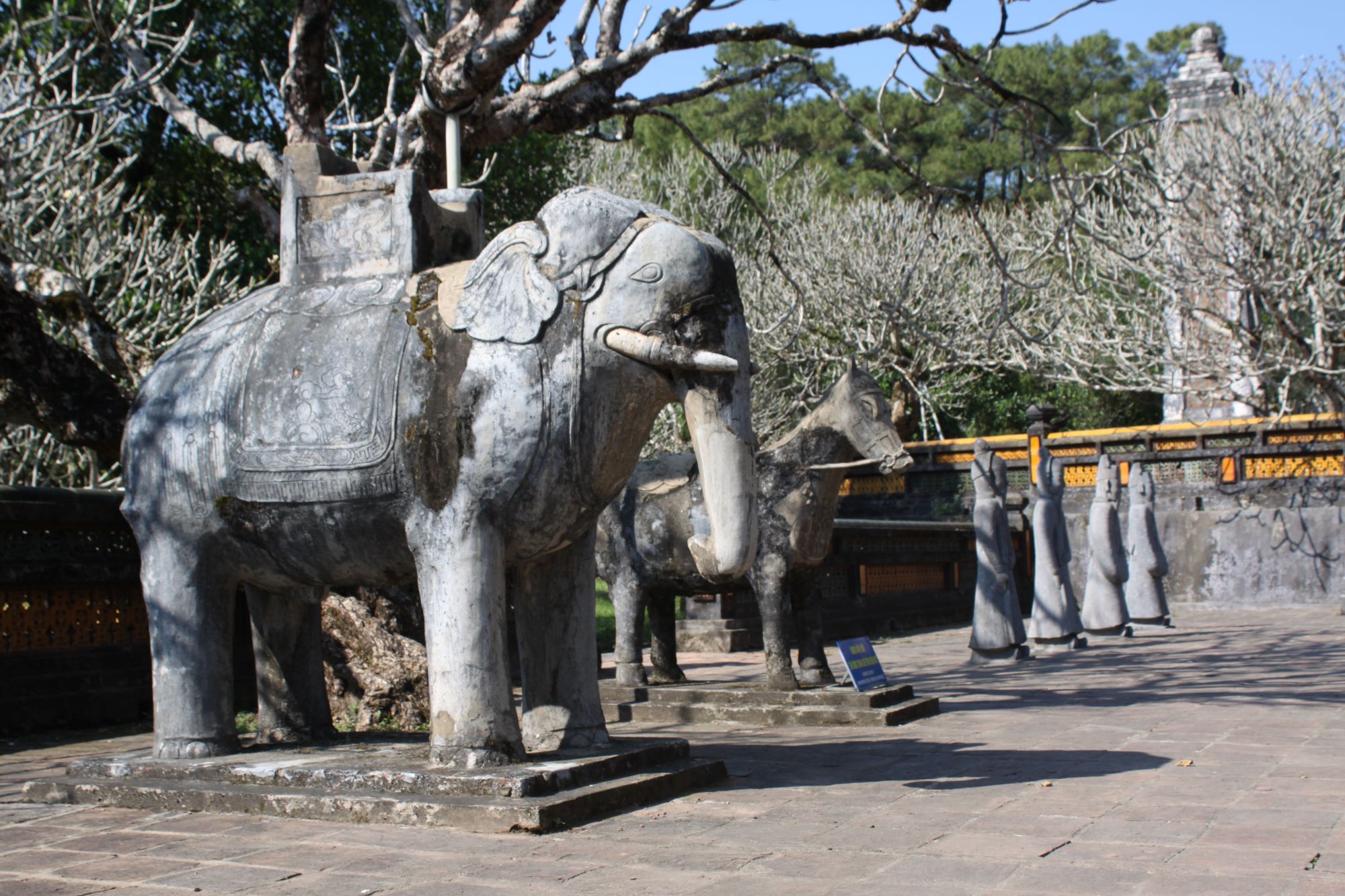 tuong da lang vua tu duc trieu hue phong kien
