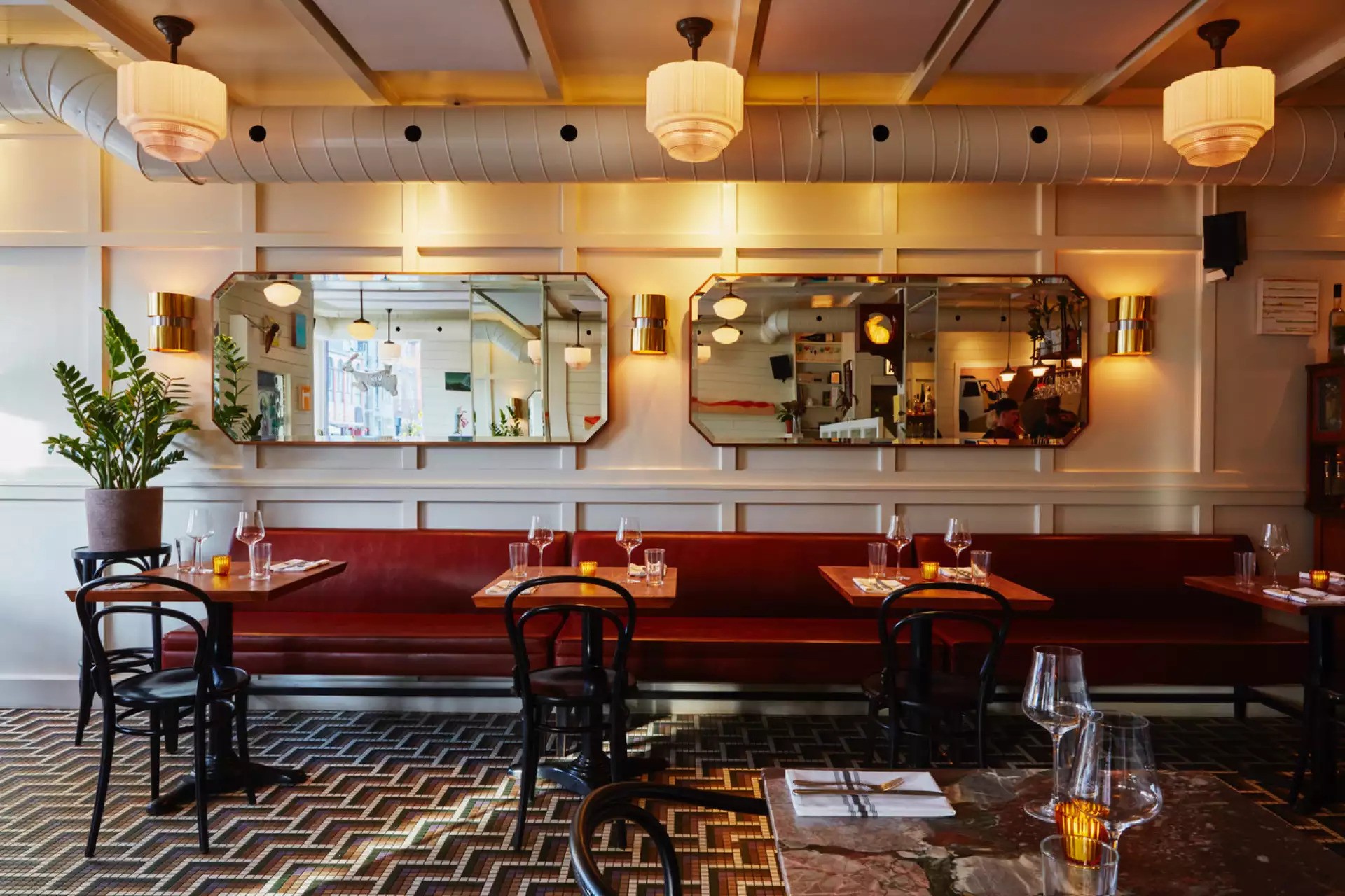 vin mon lapin restaurant montreal nha hang canada