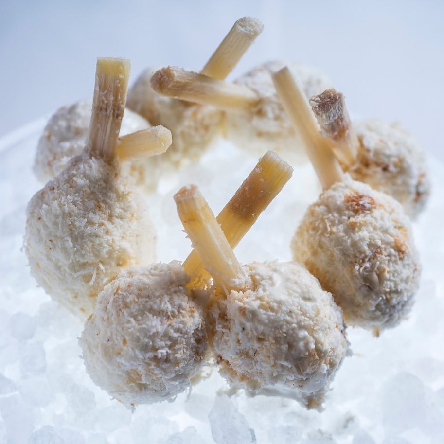 dia diem nha hang dem the third place Park Hyatt Saigon kem dua coconut ice cream