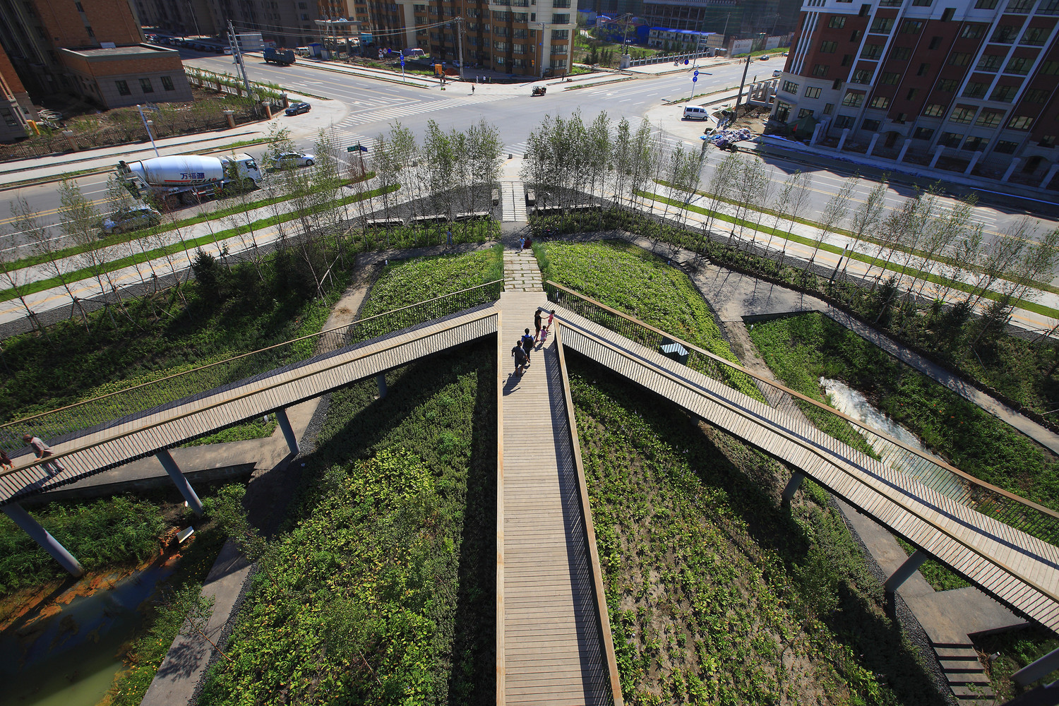 thanh pho bot bien sponge city Kongjian Yu Benjakitti Turenscape Arsomsilp Community and Environmental Architect Lujiatan MUDA-Architects Sengkang Floating Wetland Yanweizhou Qunli Park Benthemplein Watersquare